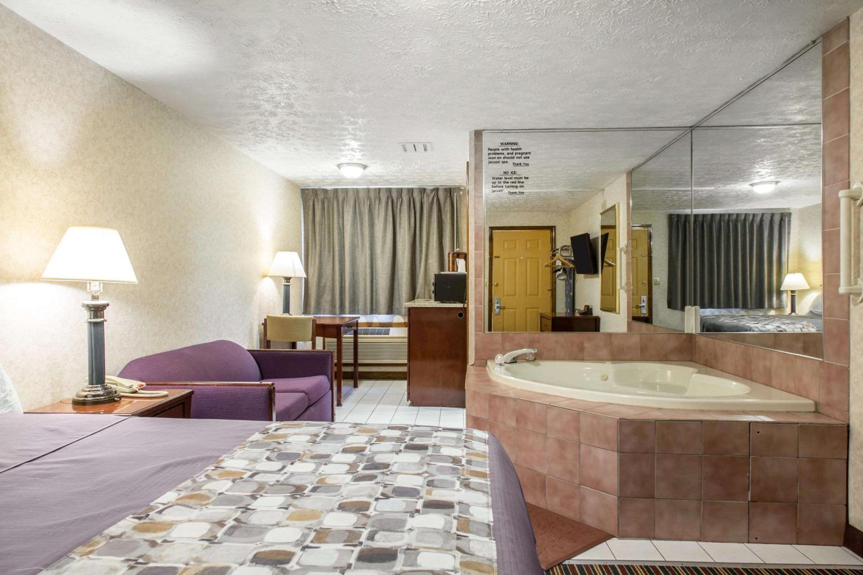 Rodeway Inn Suites Branford - Guilford - Property Image 3