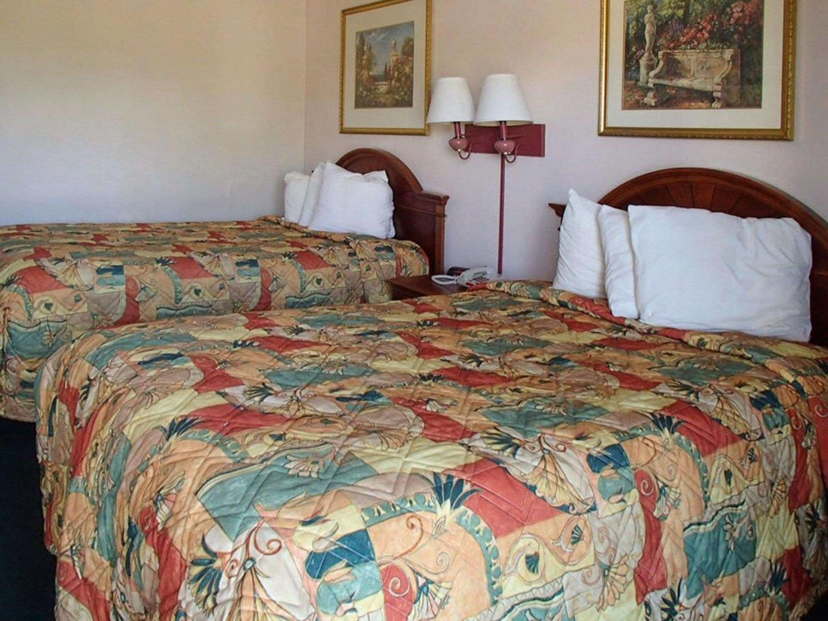 Rodeway Inn Leesburg Chain of Lakes view 2