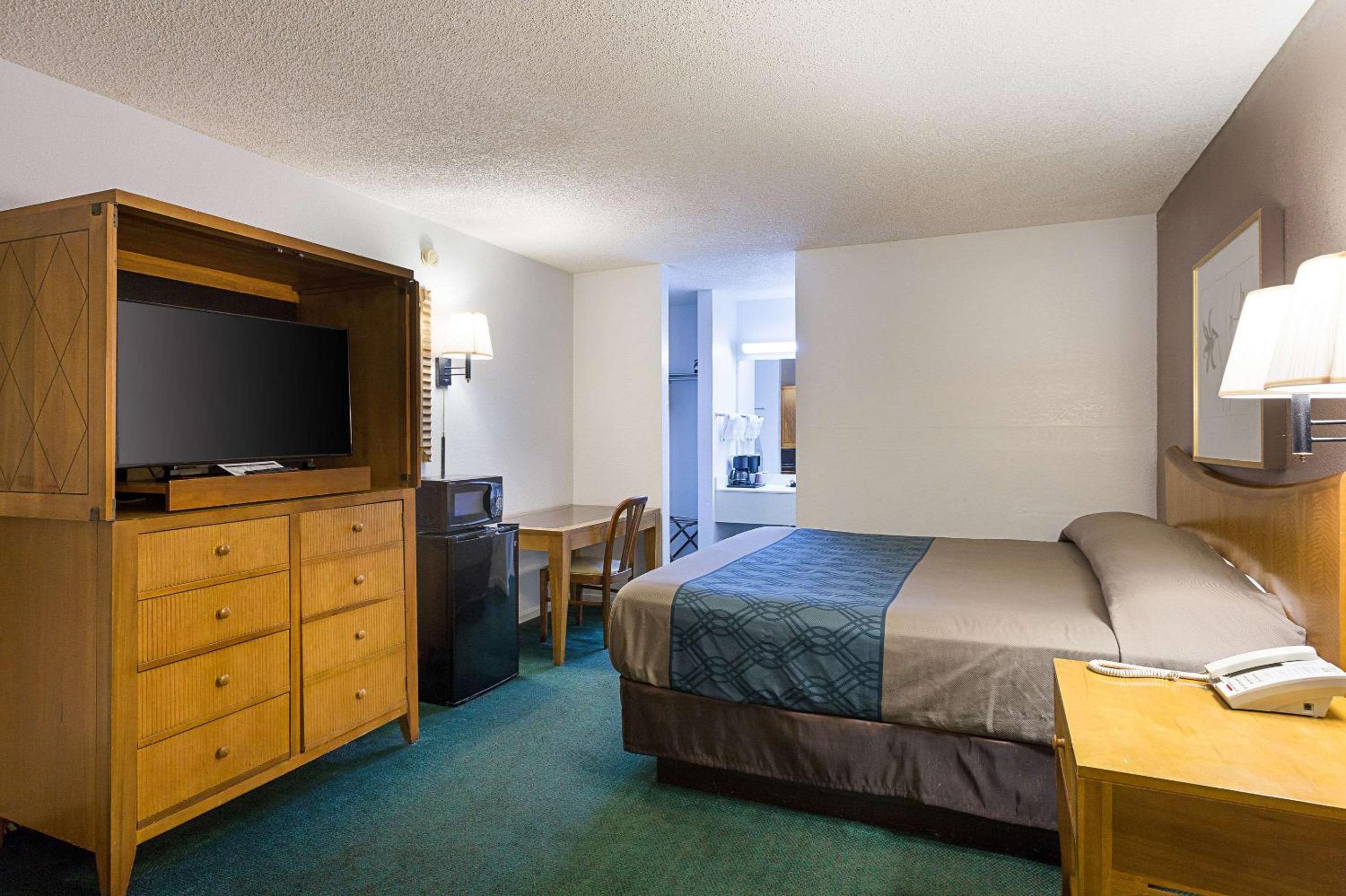 Lake City Vacations - Rodeway Inn Lake City I-75 - Property Image 16