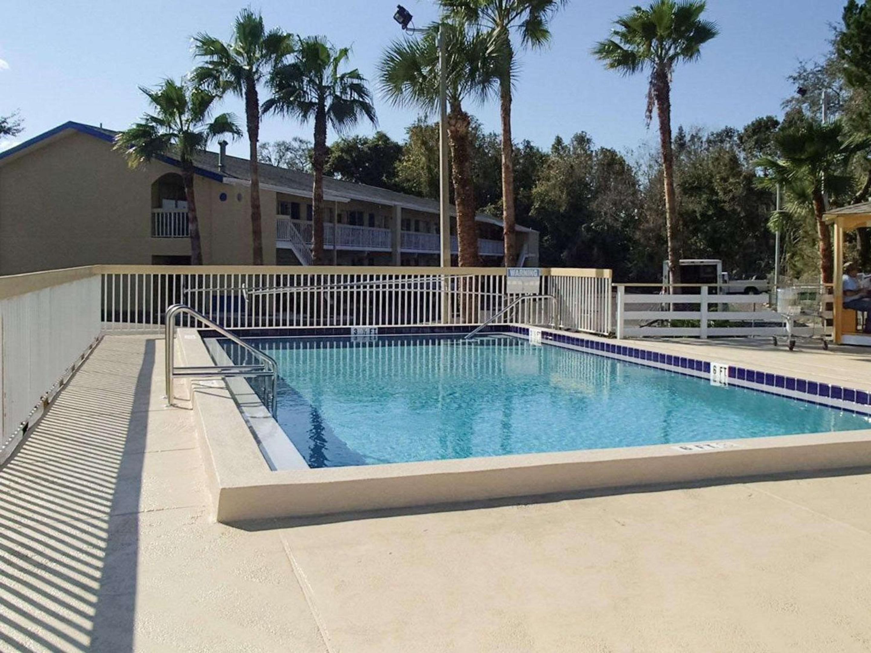 Rodeway Inn Leesburg Chain of Lakes view 4