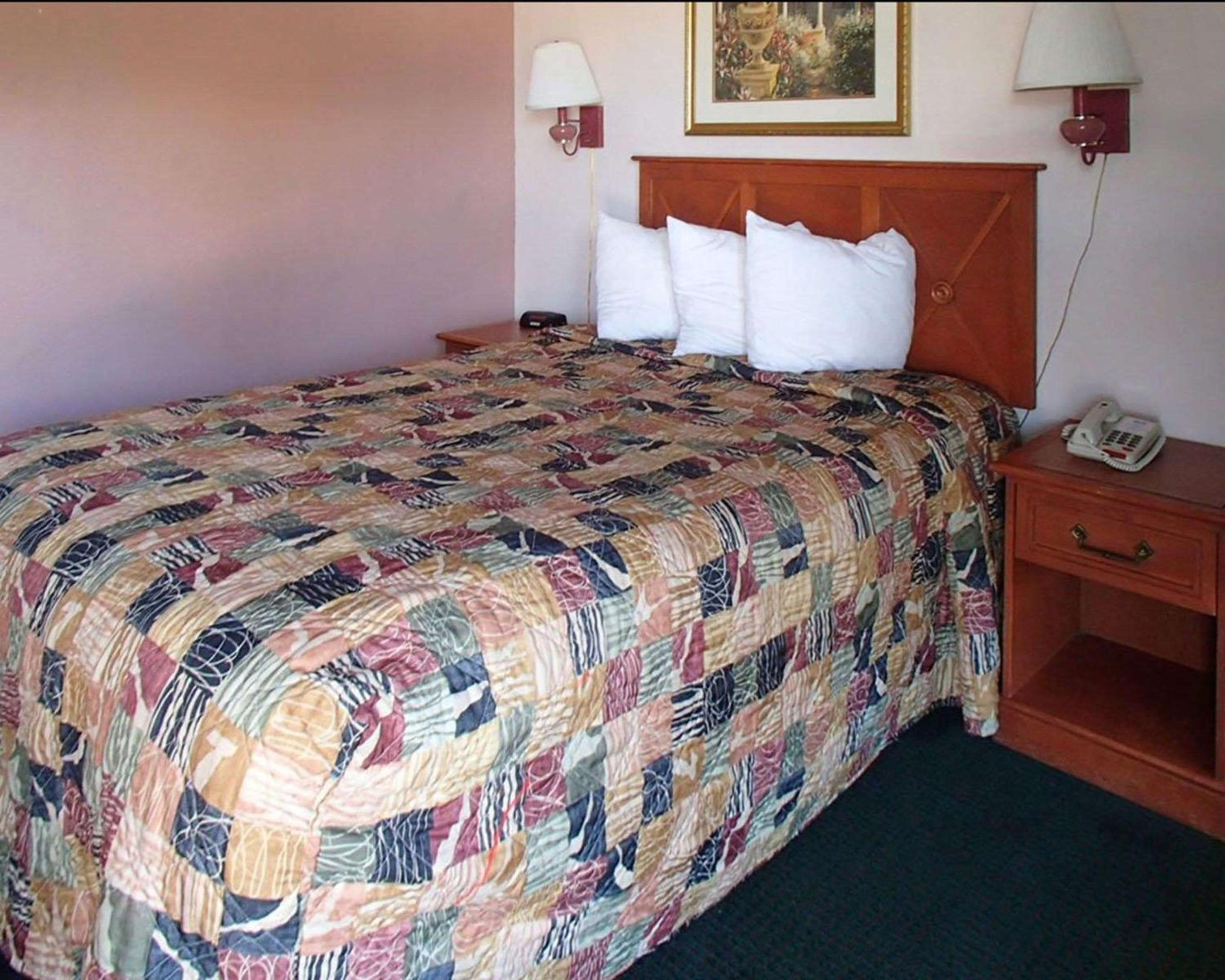 Rodeway Inn Leesburg Chain of Lakes view 5