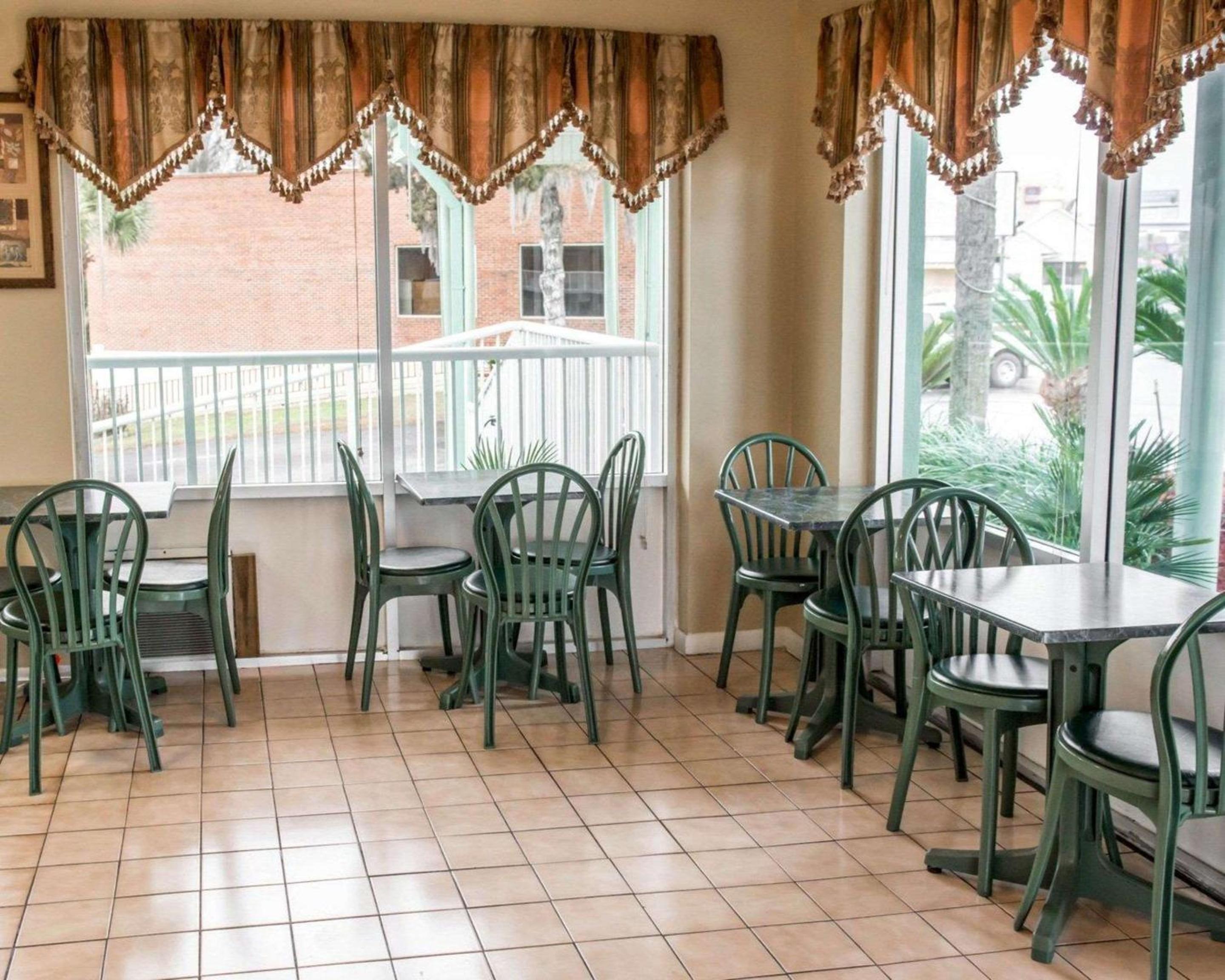 Lake City Vacations - Econo Lodge Lake City-North - Property Image 23