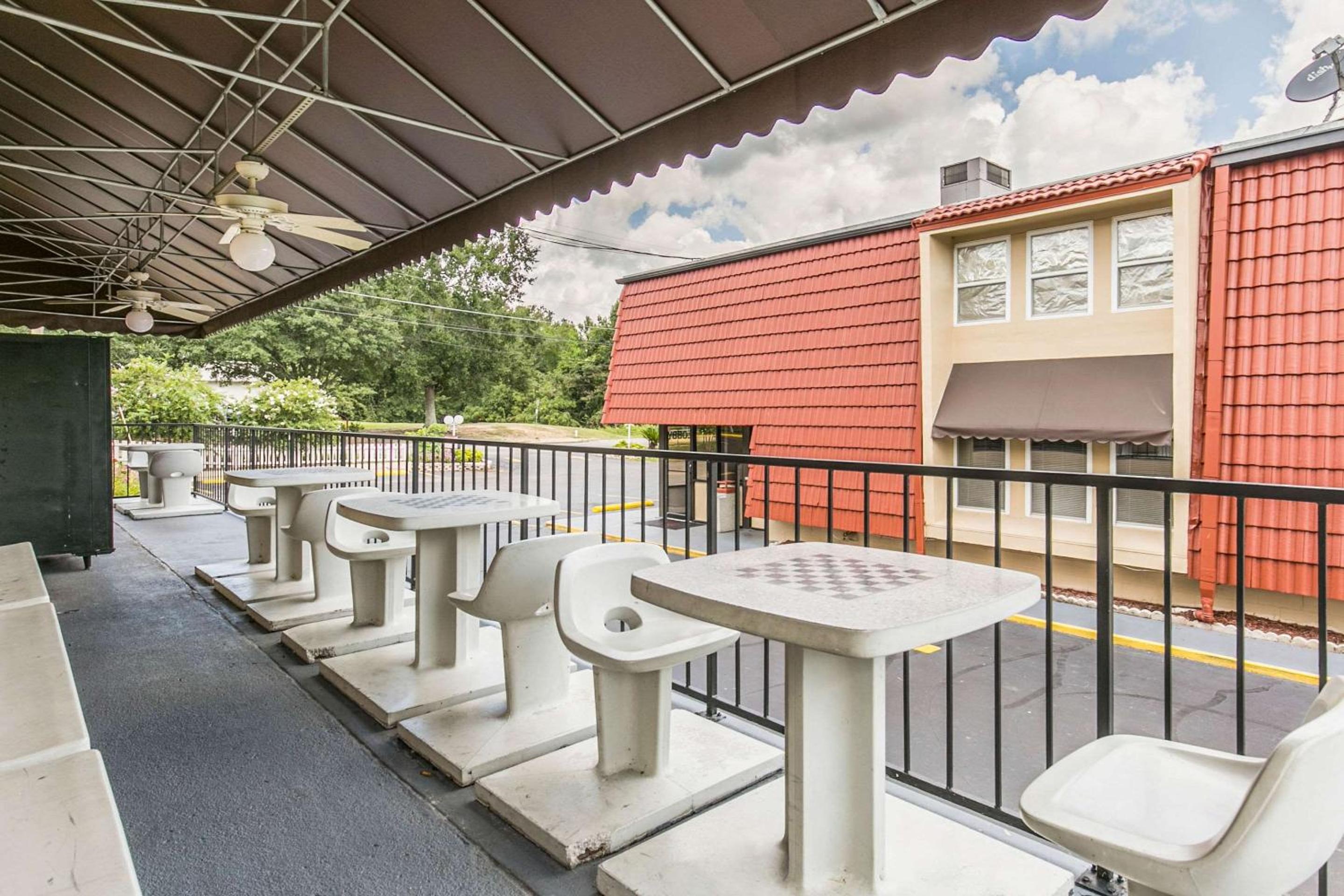 Econo Lodge Tallahassee I-10 near University view 3