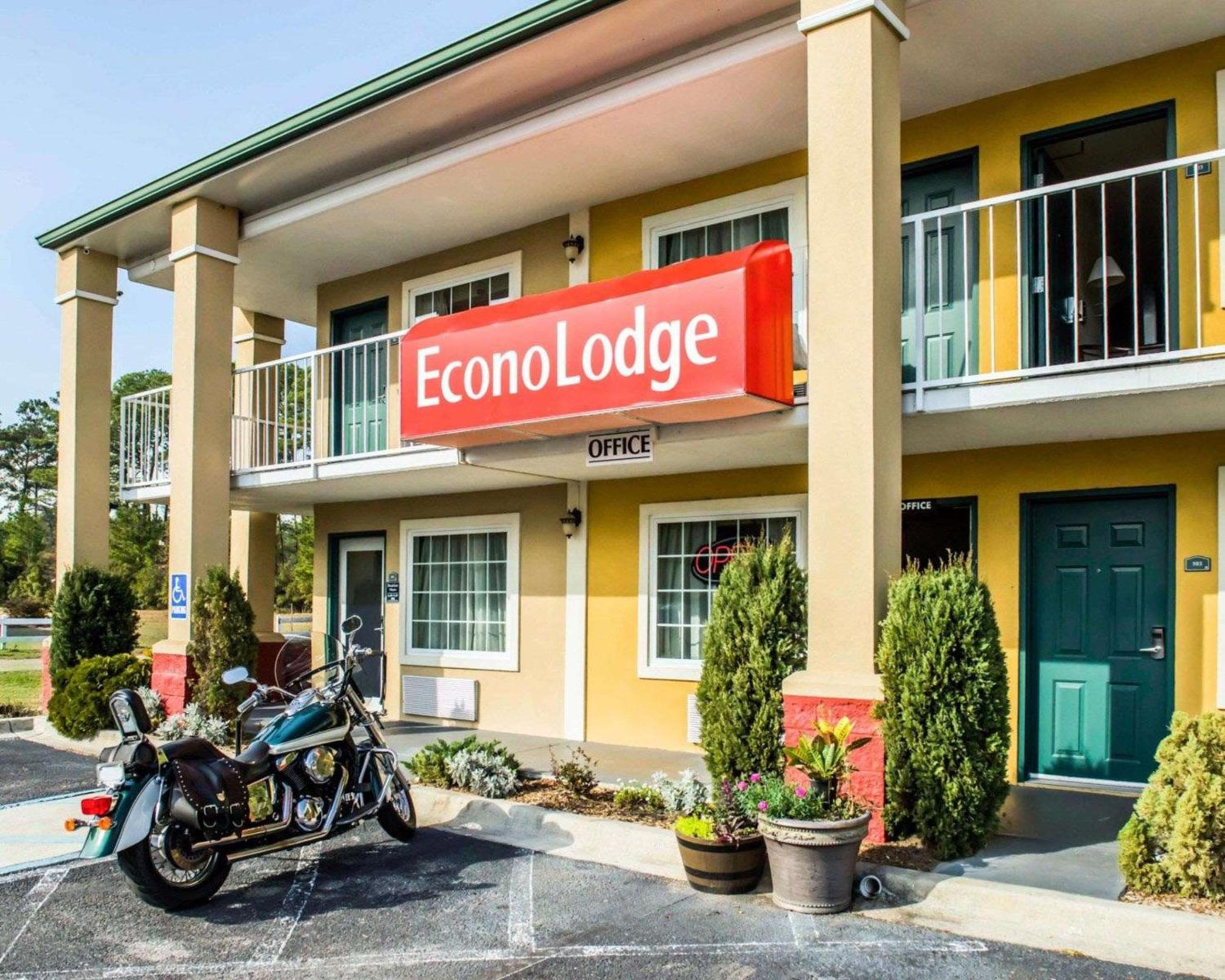 Thomasville Vacations - Econo Lodge - Property Image 1
