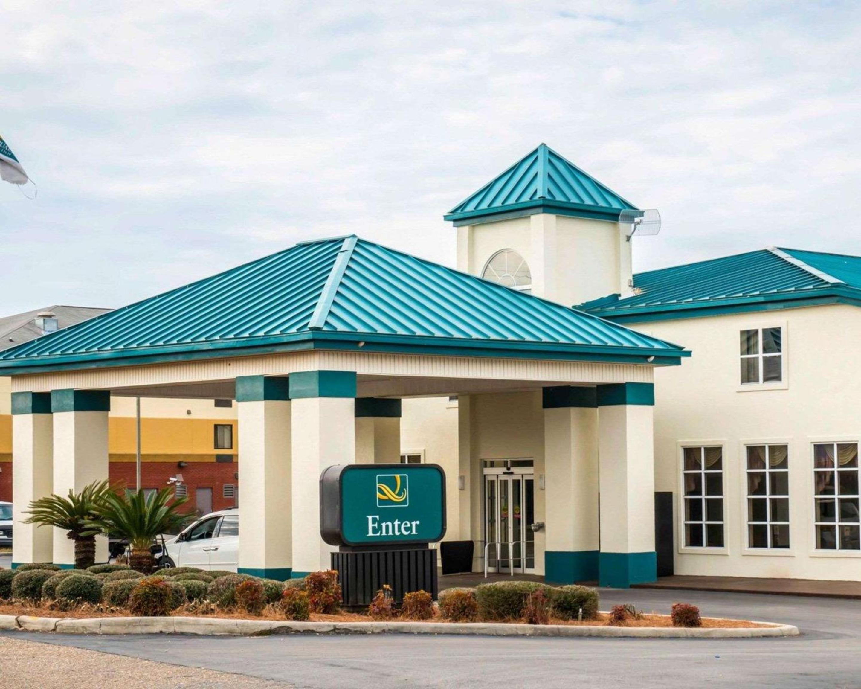Marianna Vacations - Quality Inn Chipley I-10 at Exit 120 - Property Image 1
