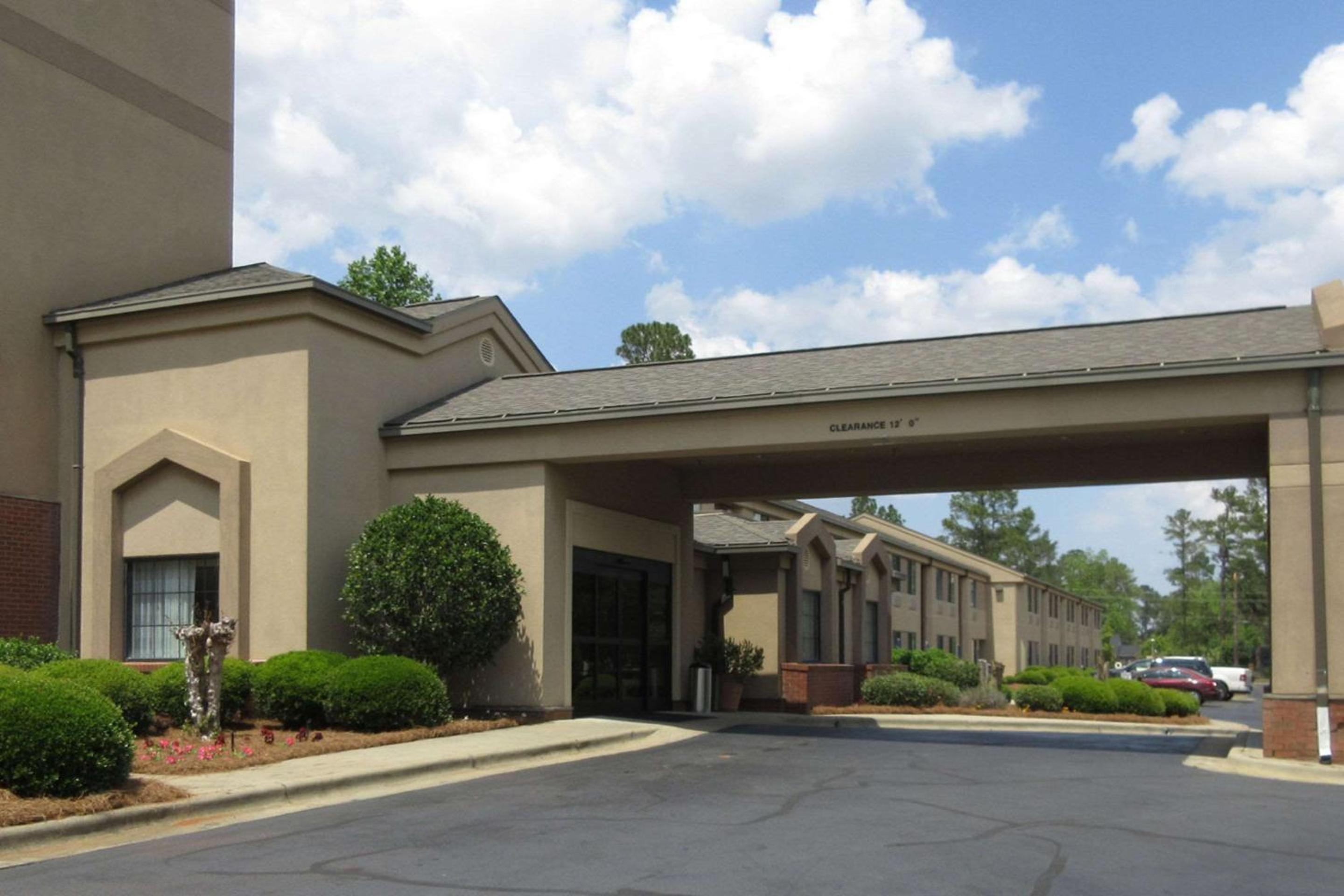 Albany Vacations - Rodeway Inn - Property Image 1