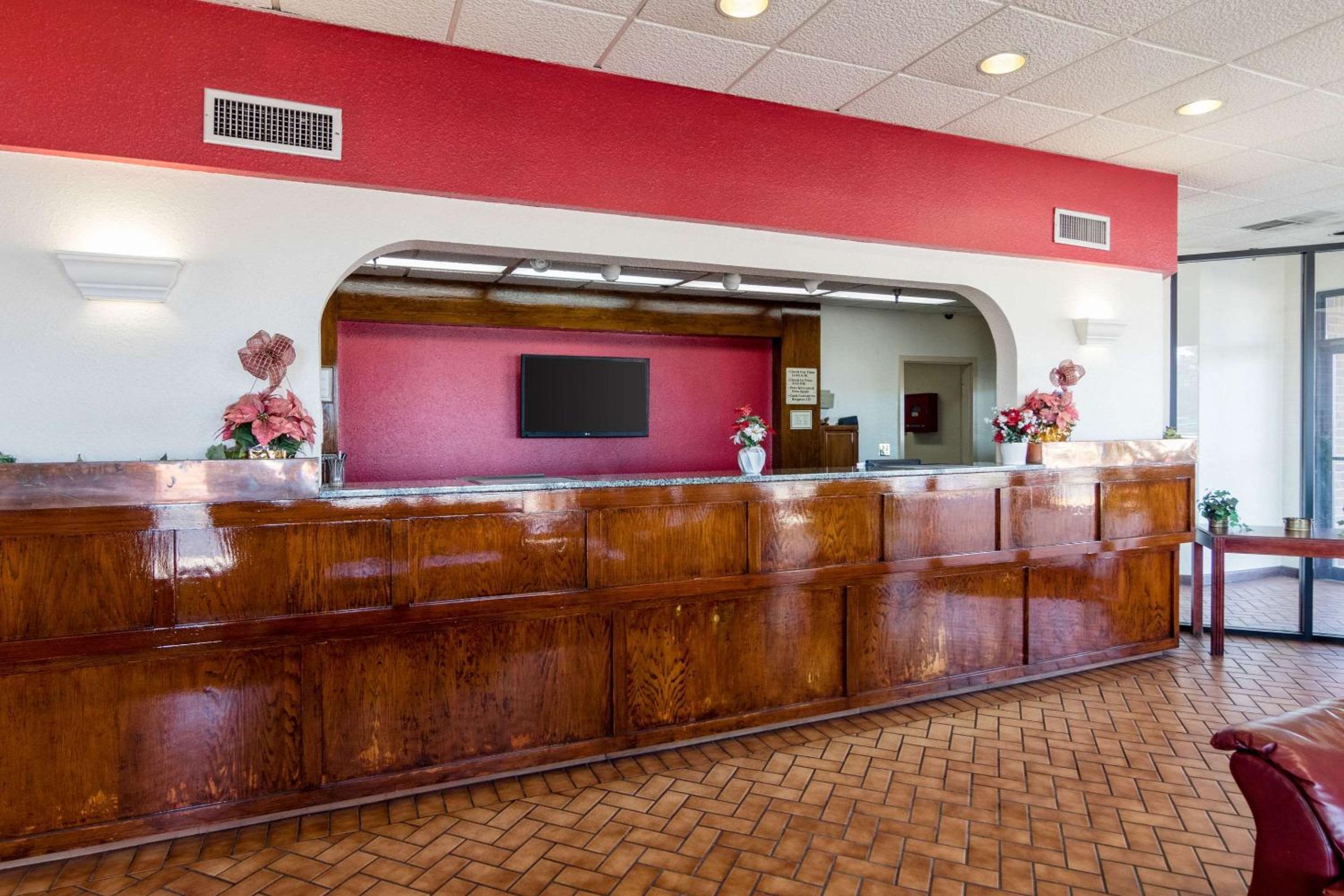 Econo Lodge Inn & Suites Conference Center Dublin view 4