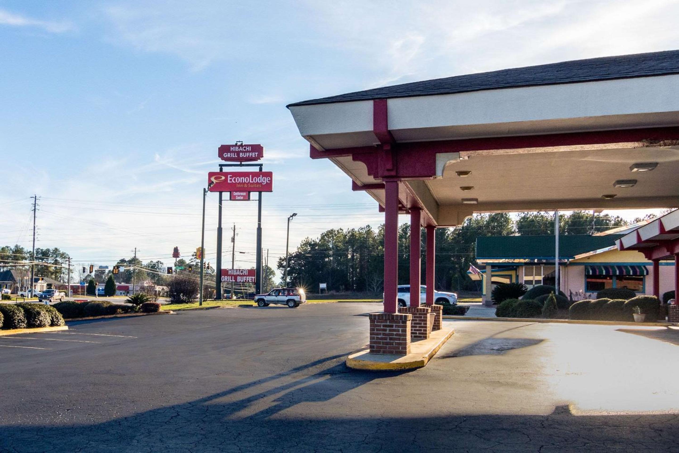 Econo Lodge Inn & Suites Conference Center Dublin view 3