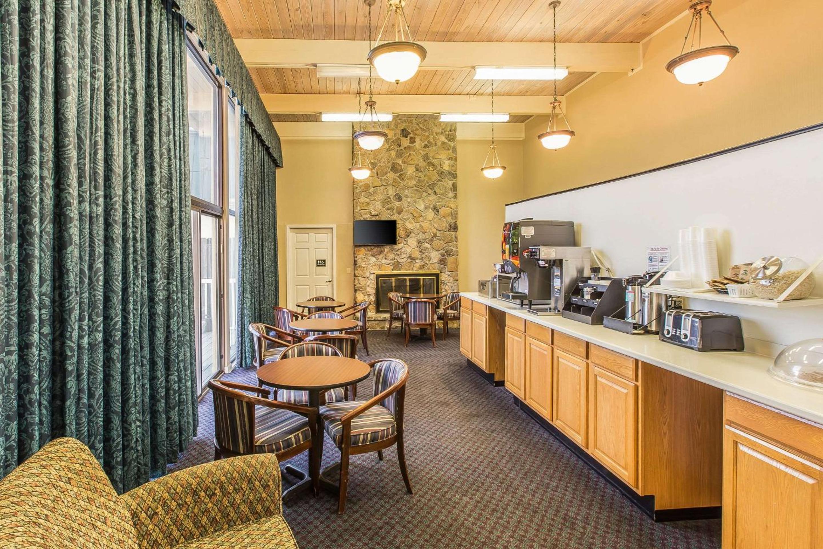 Thomasville Vacations - Econo Lodge - Property Image 13
