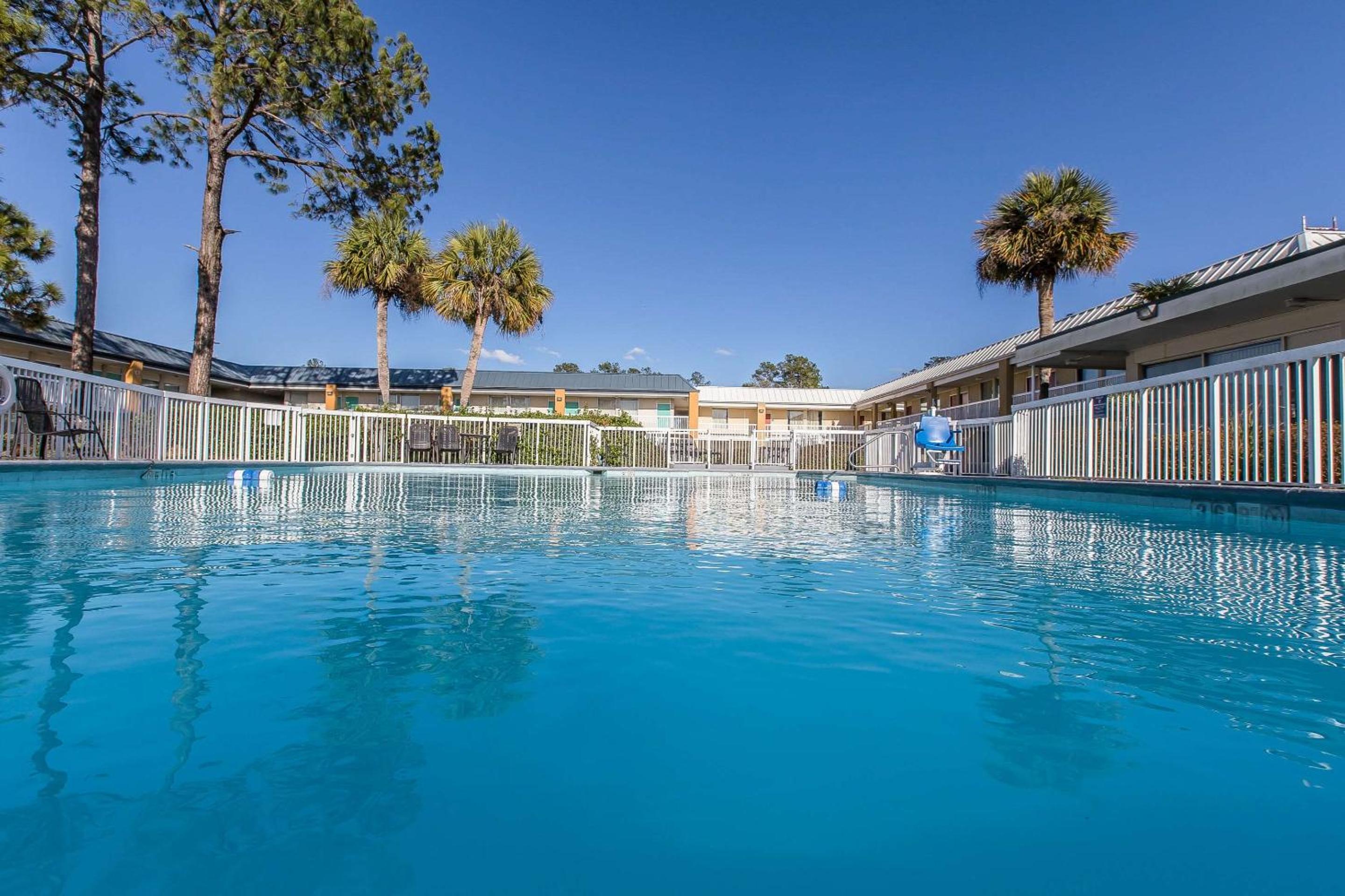 Thomasville Vacations - Econo Lodge - Property Image 10