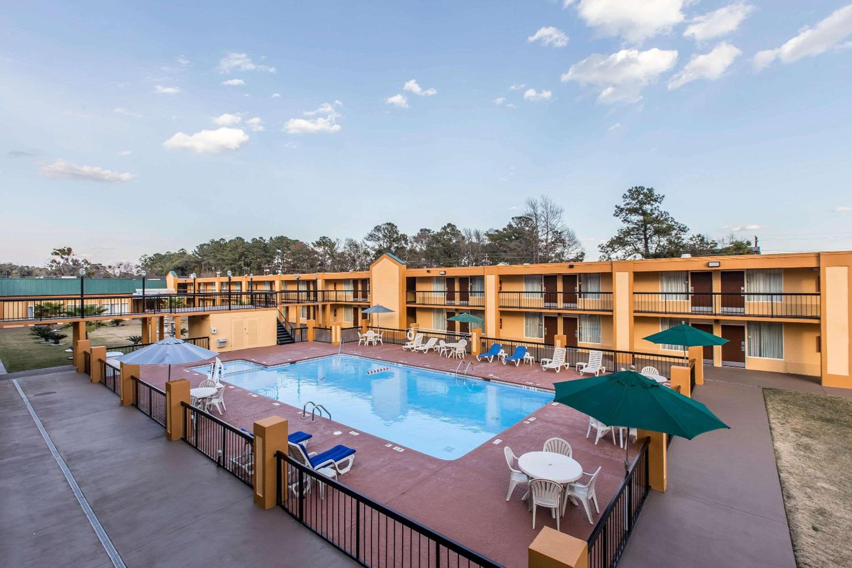Quality Inn Savannah Midtown 2