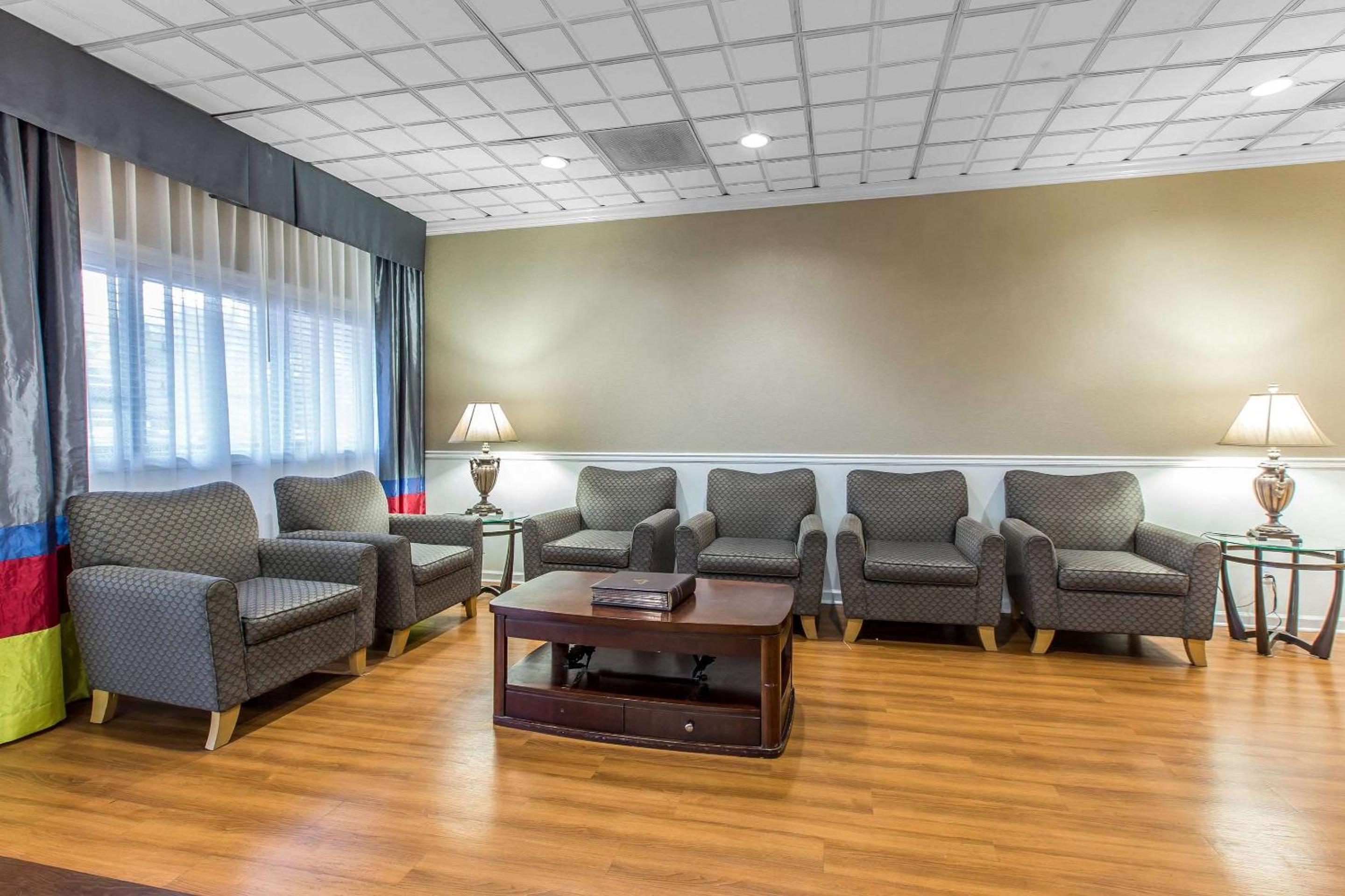 Quality Inn Savannah Midtown 3
