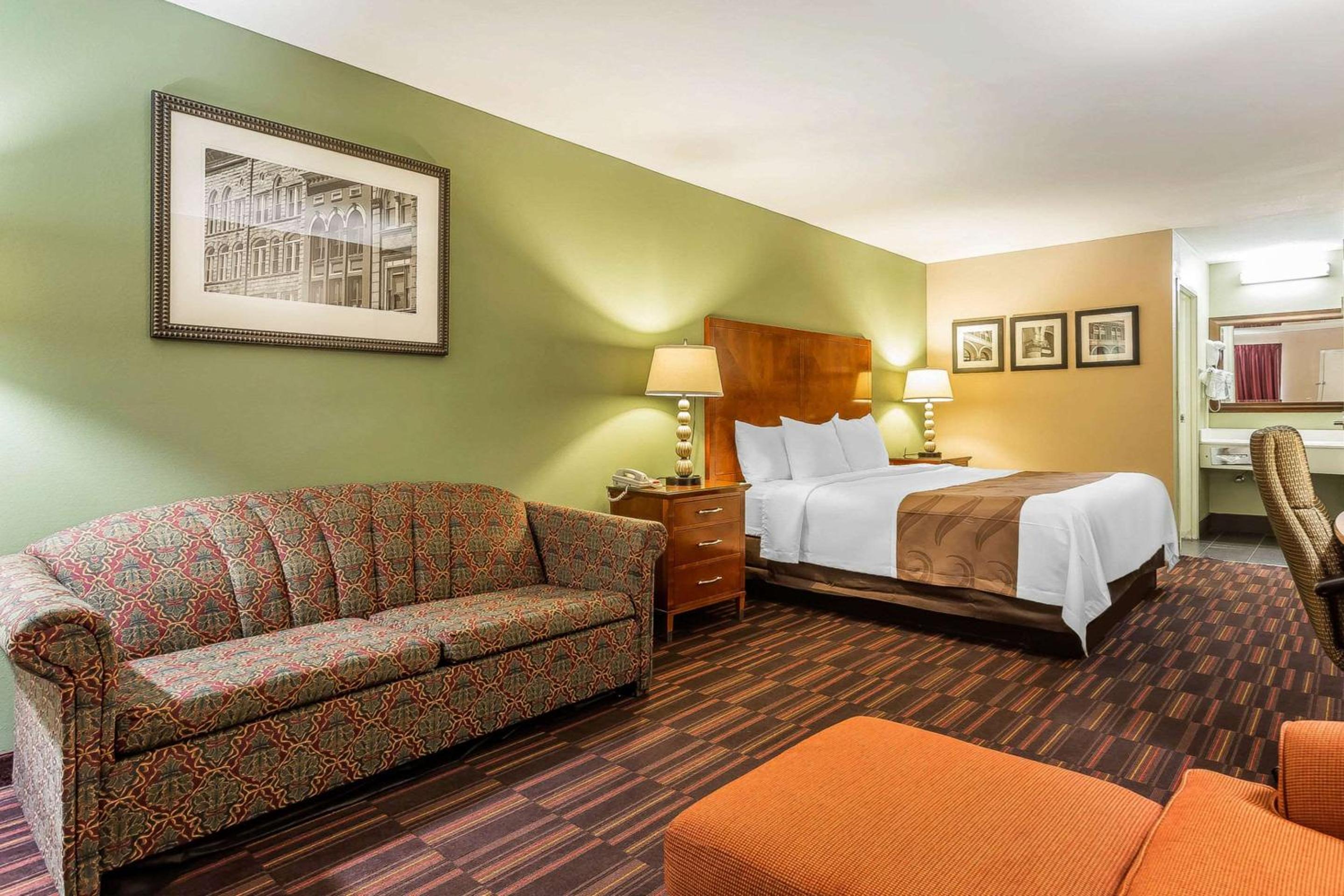 Warner Robins Vacations - Quality Inn Suites near Robins Air Force Base - Property Image 3