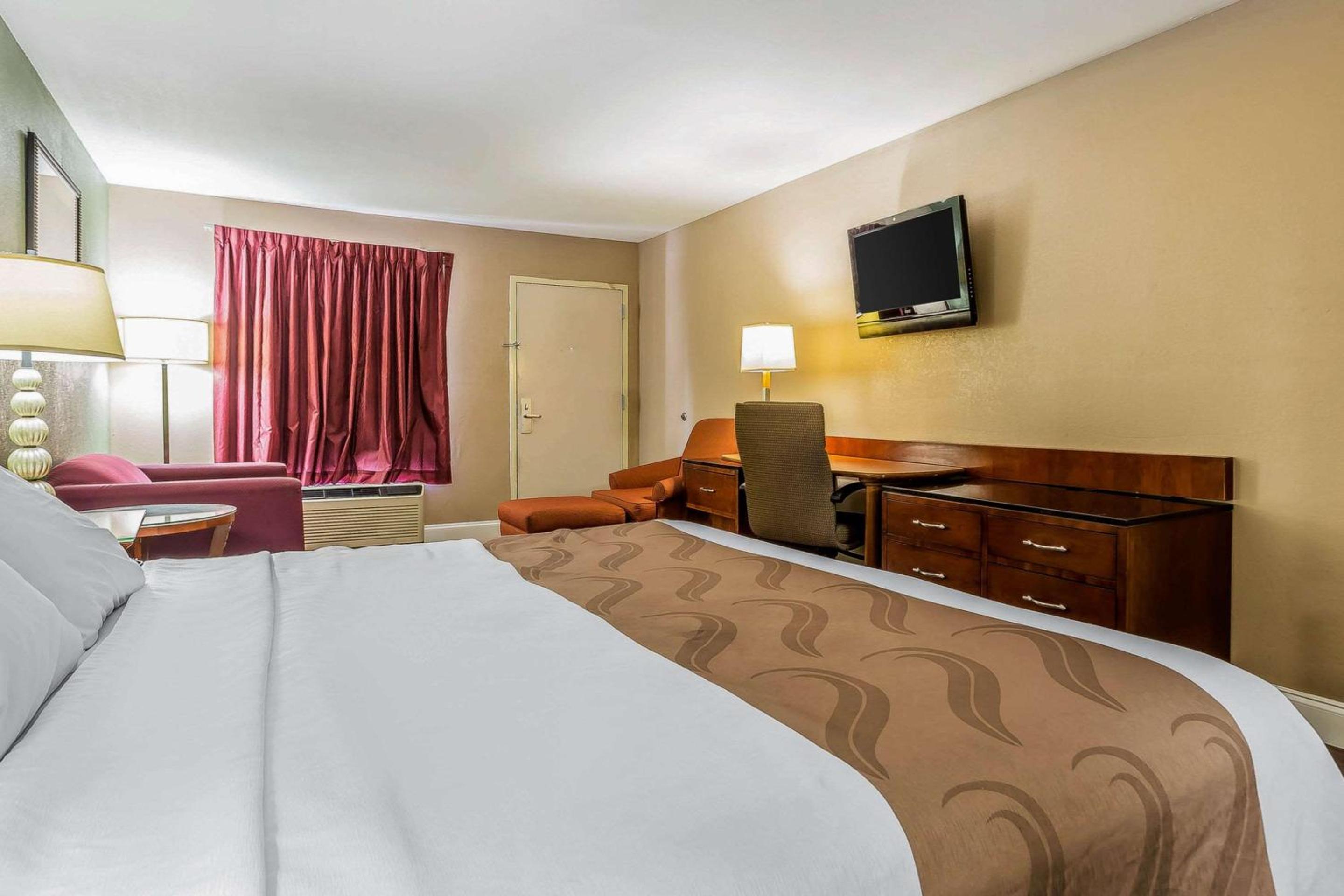 Warner Robins Vacations - Quality Inn Suites near Robins Air Force Base - Property Image 4