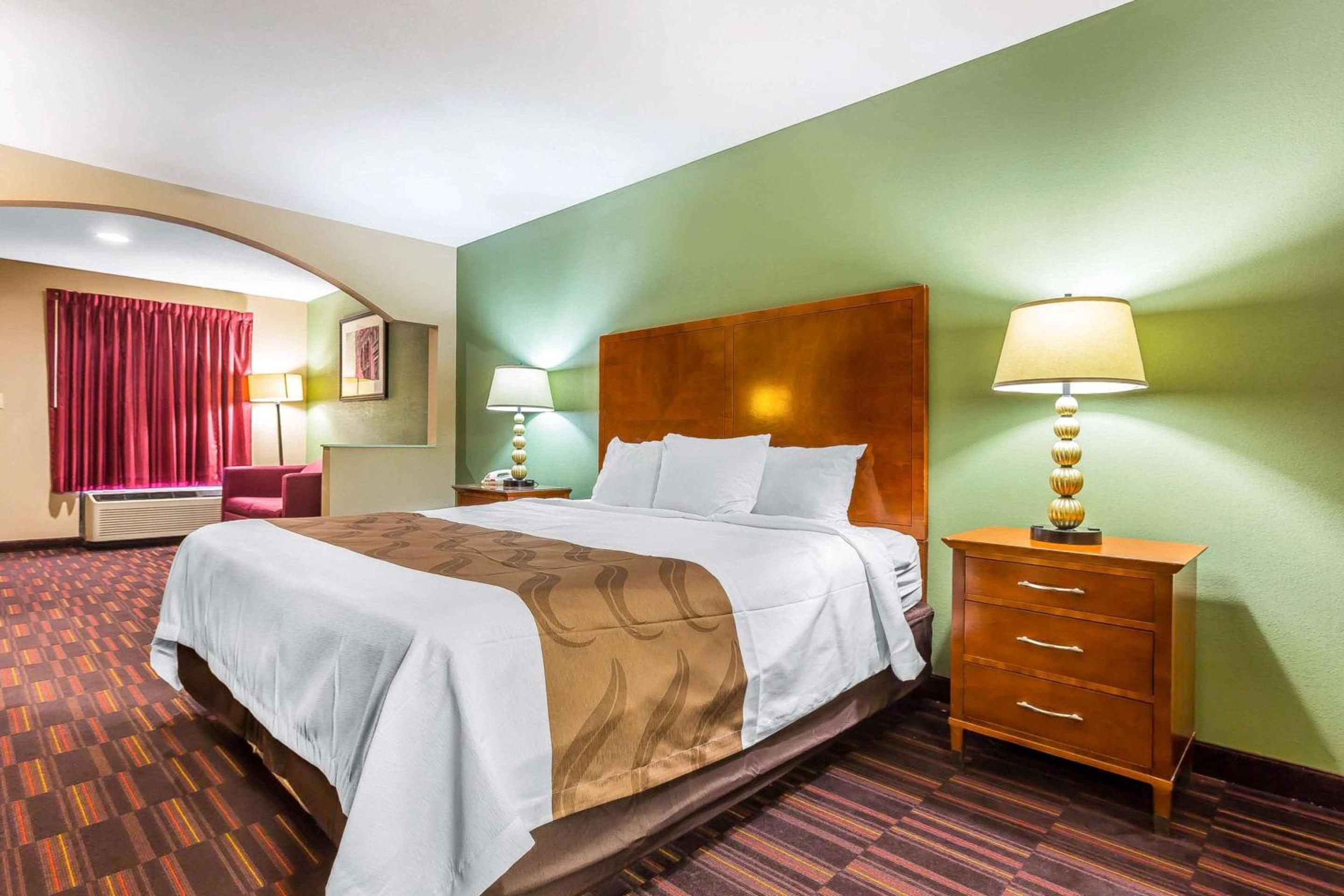 Warner Robins Vacations - Quality Inn Suites near Robins Air Force Base - Property Image 5
