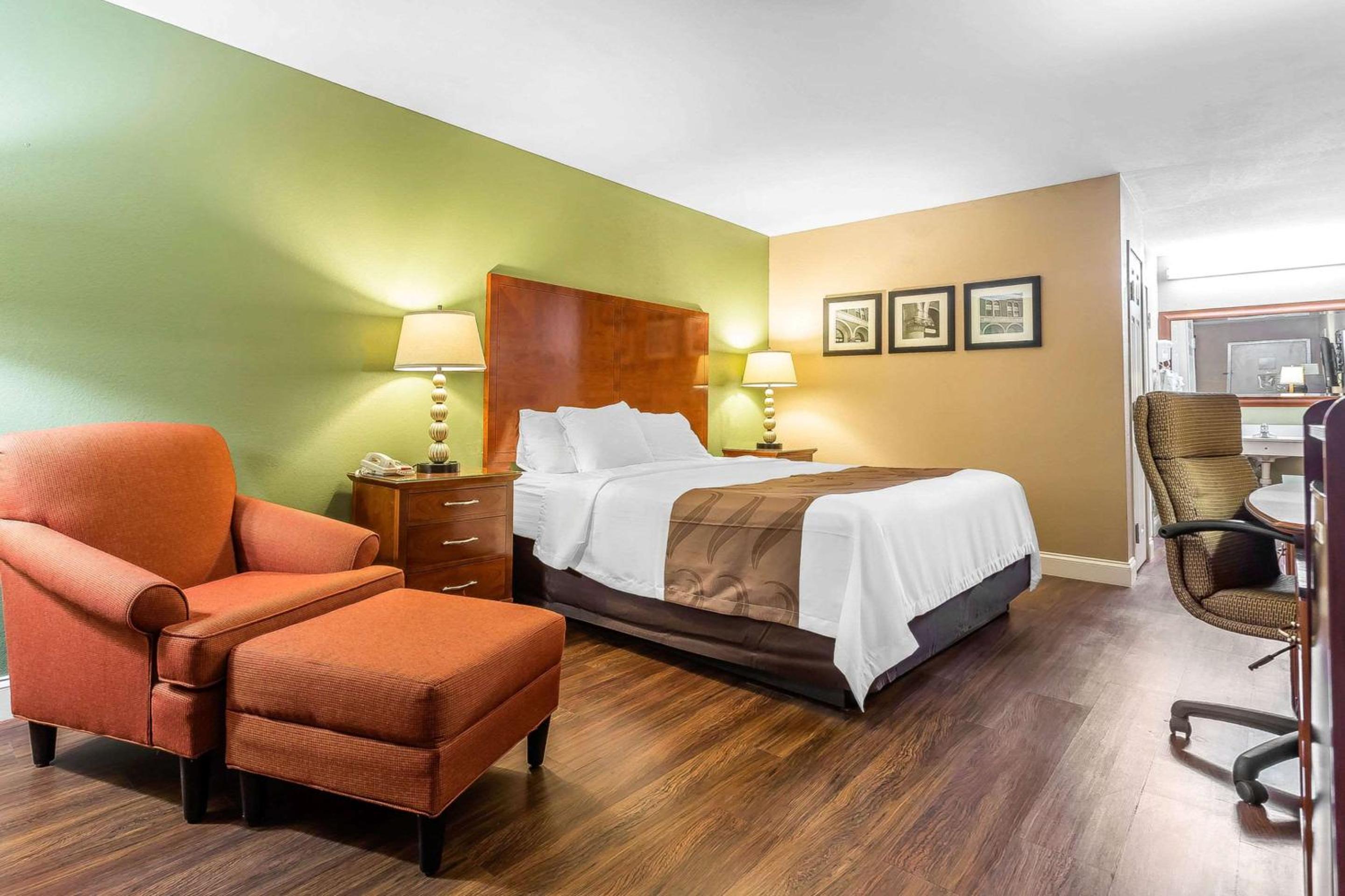 Warner Robins Vacations - Quality Inn Suites near Robins Air Force Base - Property Image 7