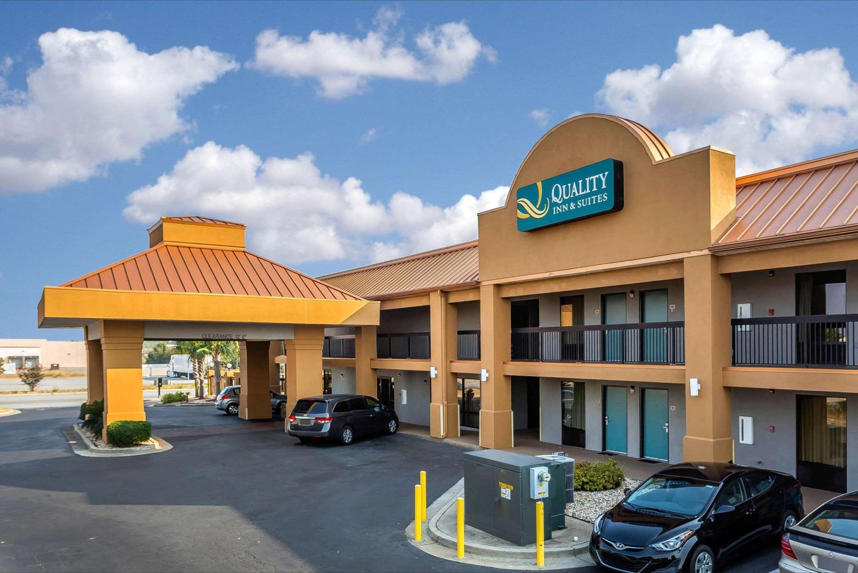 Warner Robins Vacations - Quality Inn Suites near Robins Air Force Base - Property Image 1