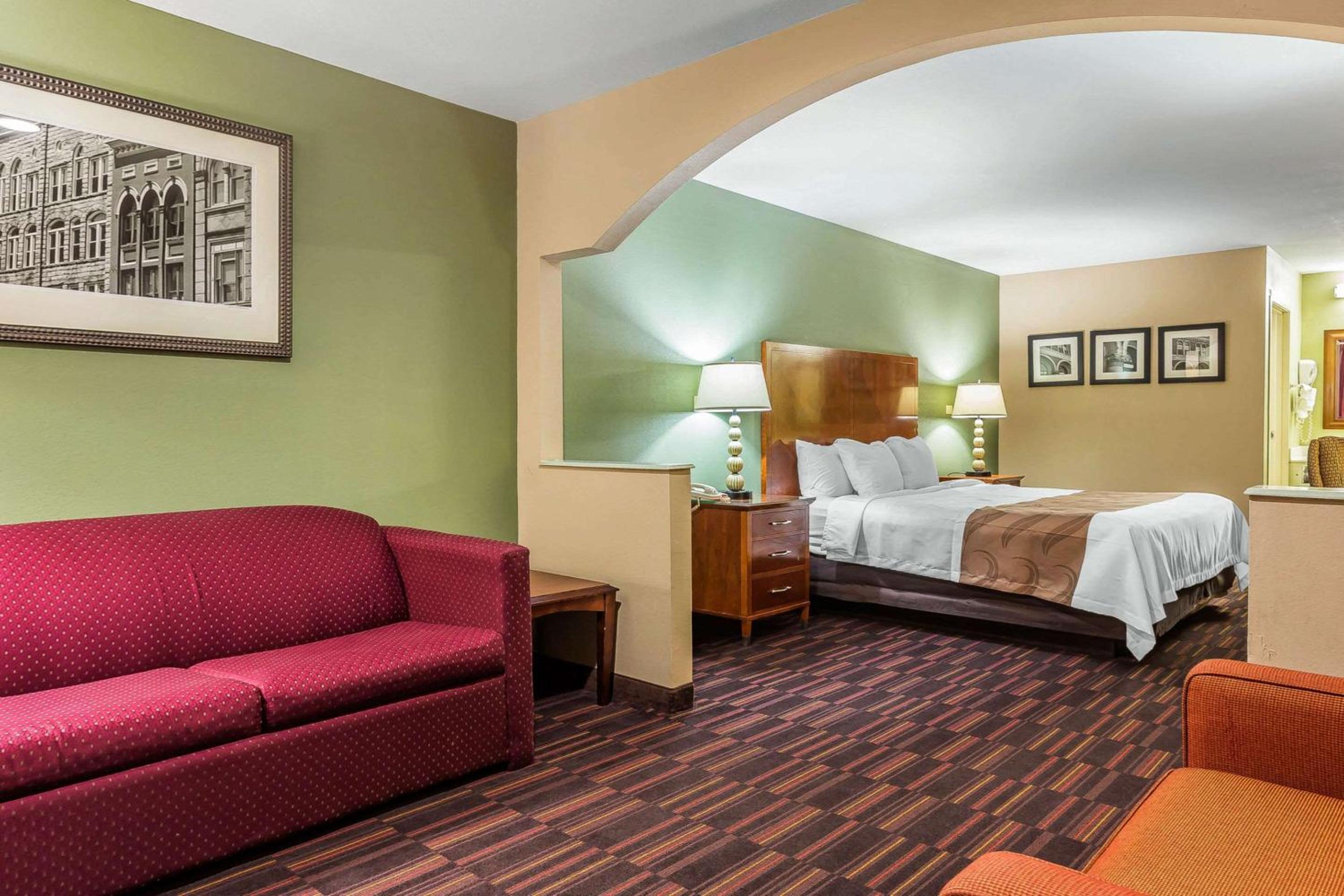Warner Robins Vacations - Quality Inn Suites near Robins Air Force Base - Property Image 12