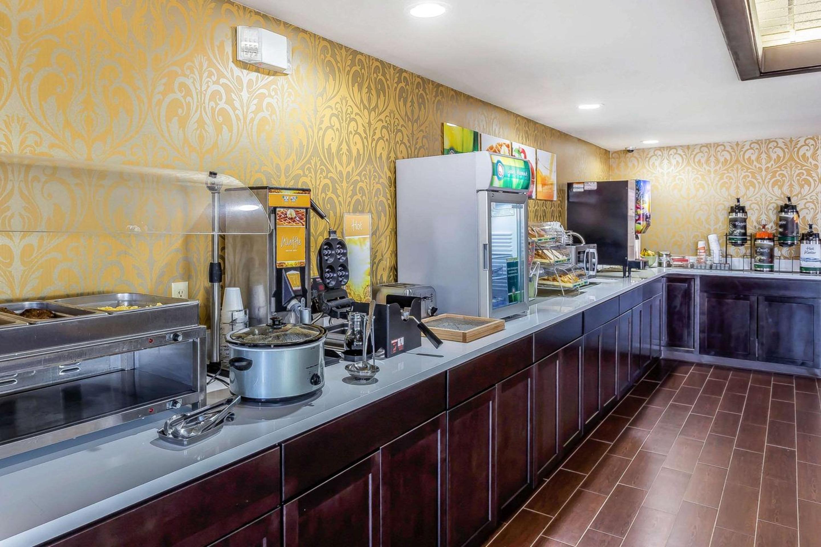 Warner Robins Vacations - Quality Inn Suites near Robins Air Force Base - Property Image 15
