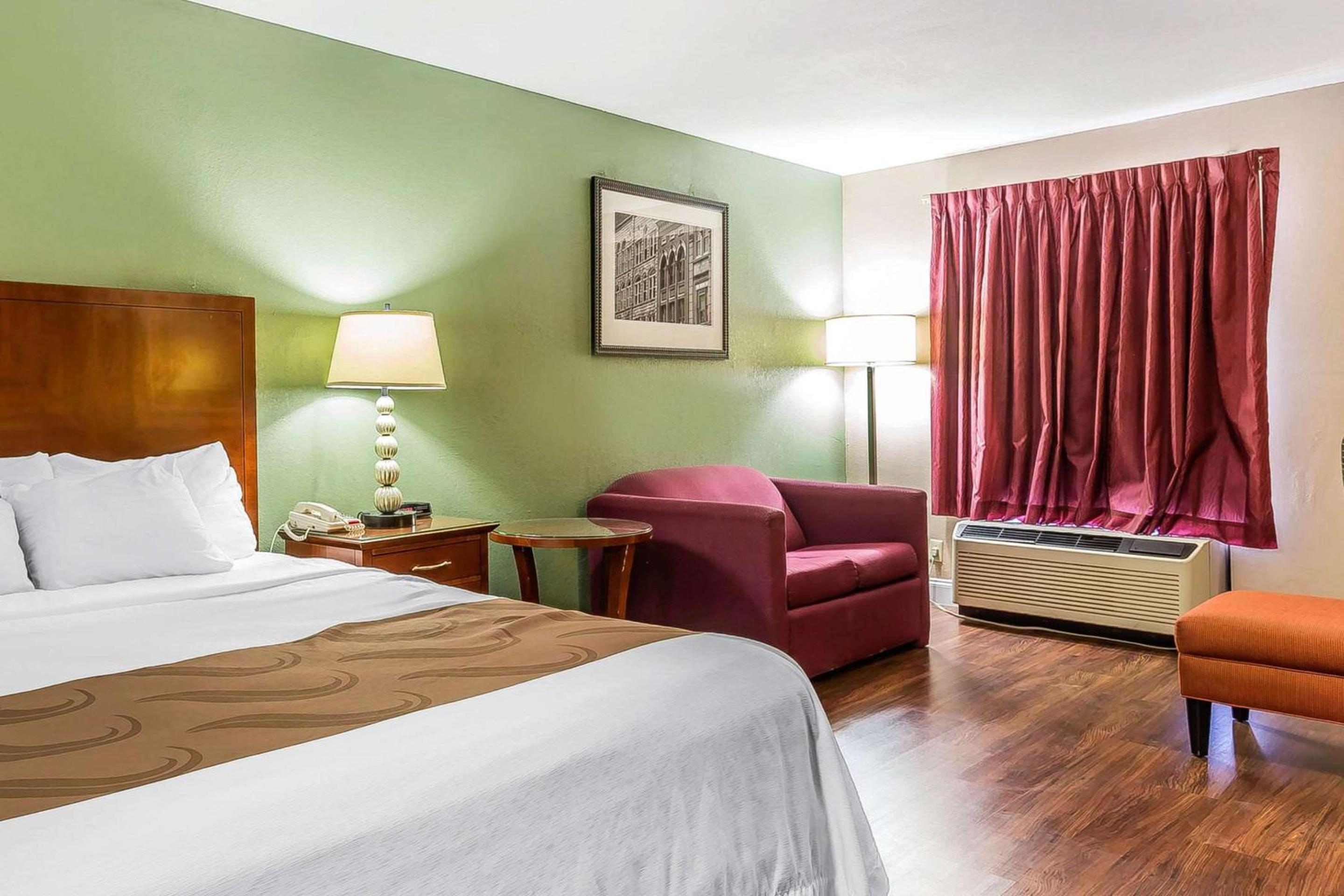Warner Robins Vacations - Quality Inn Suites near Robins Air Force Base - Property Image 16