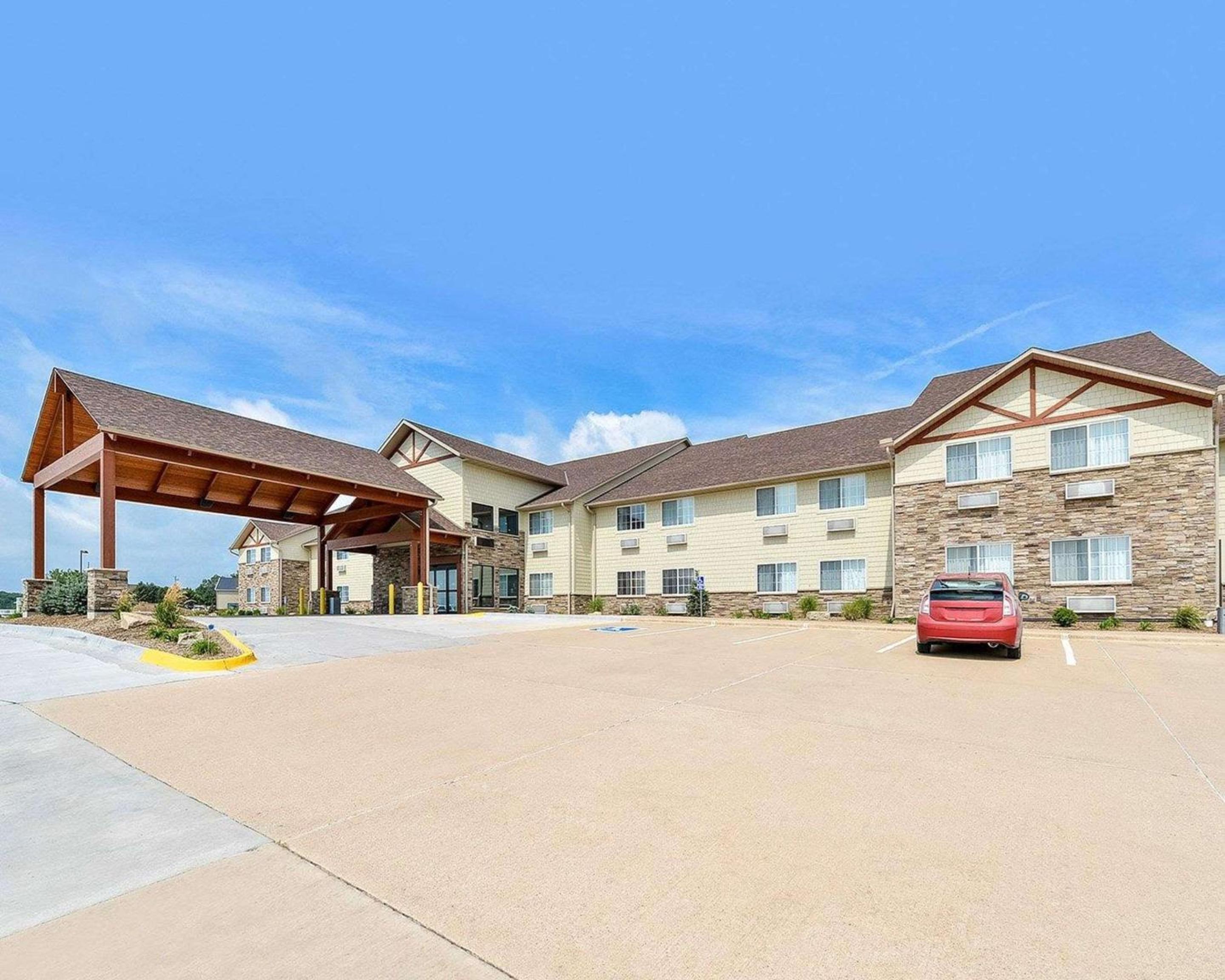Comfort Inn & Suites Riverview near Davenport and I-80 view 3