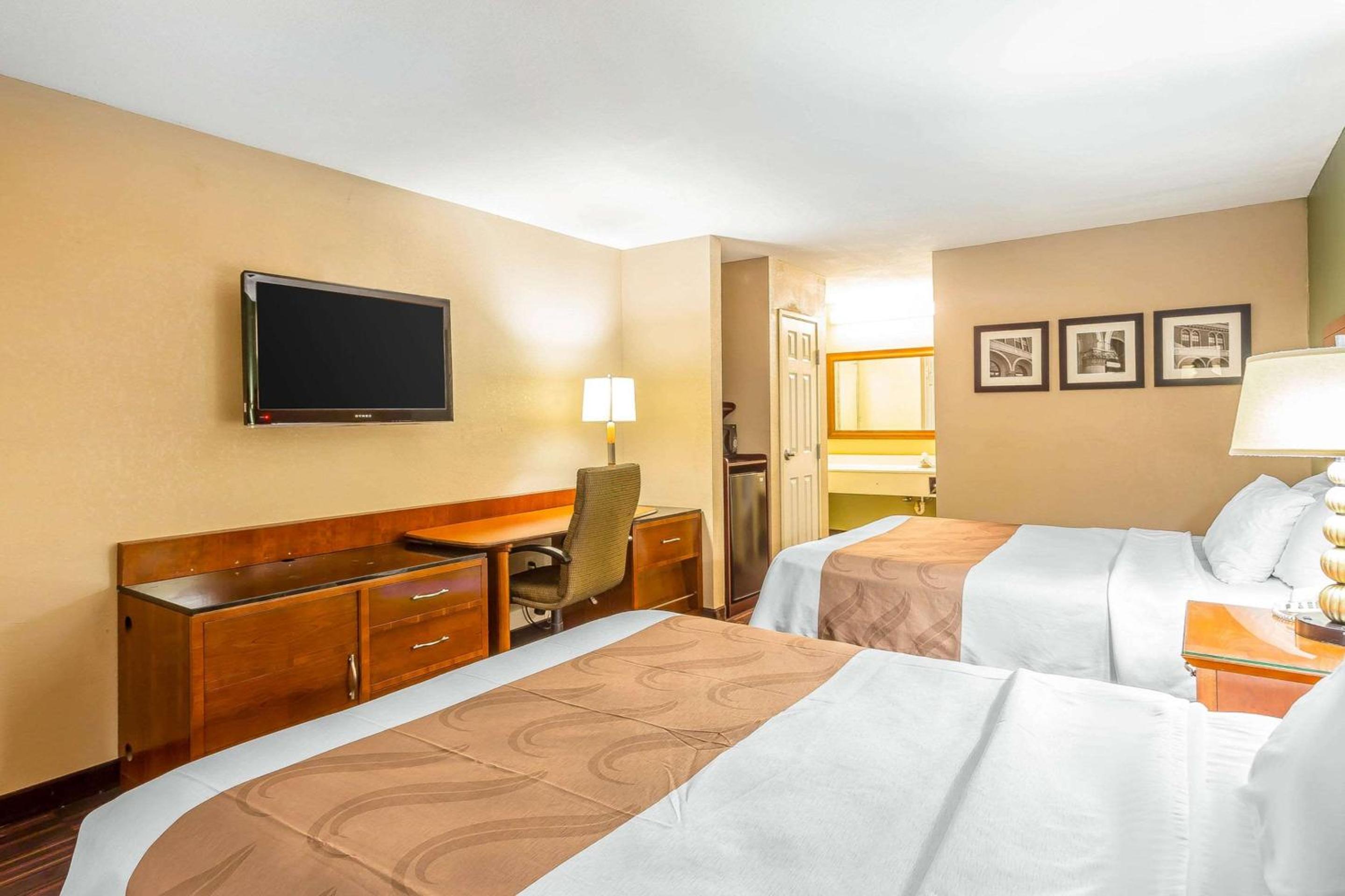 Warner Robins Vacations - Quality Inn Suites near Robins Air Force Base - Property Image 25