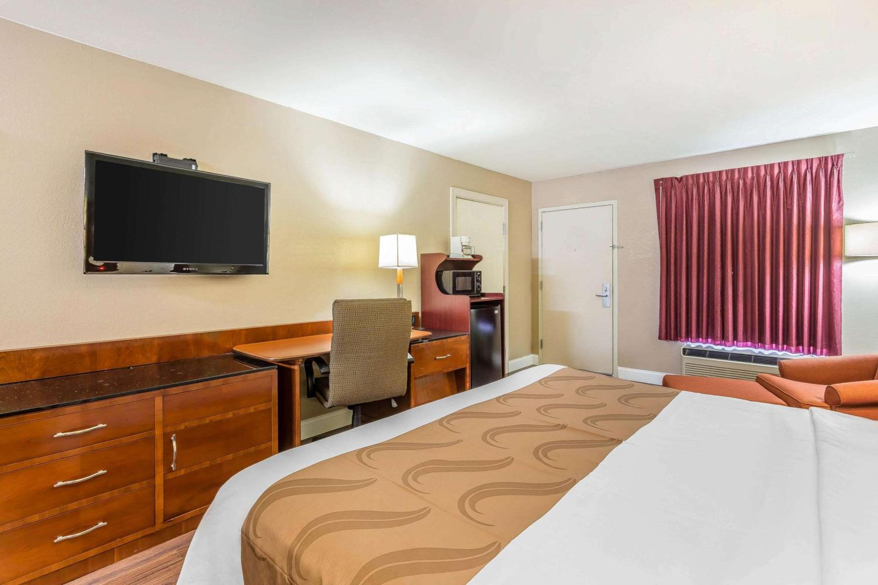 Warner Robins Vacations - Quality Inn Suites near Robins Air Force Base - Property Image 18