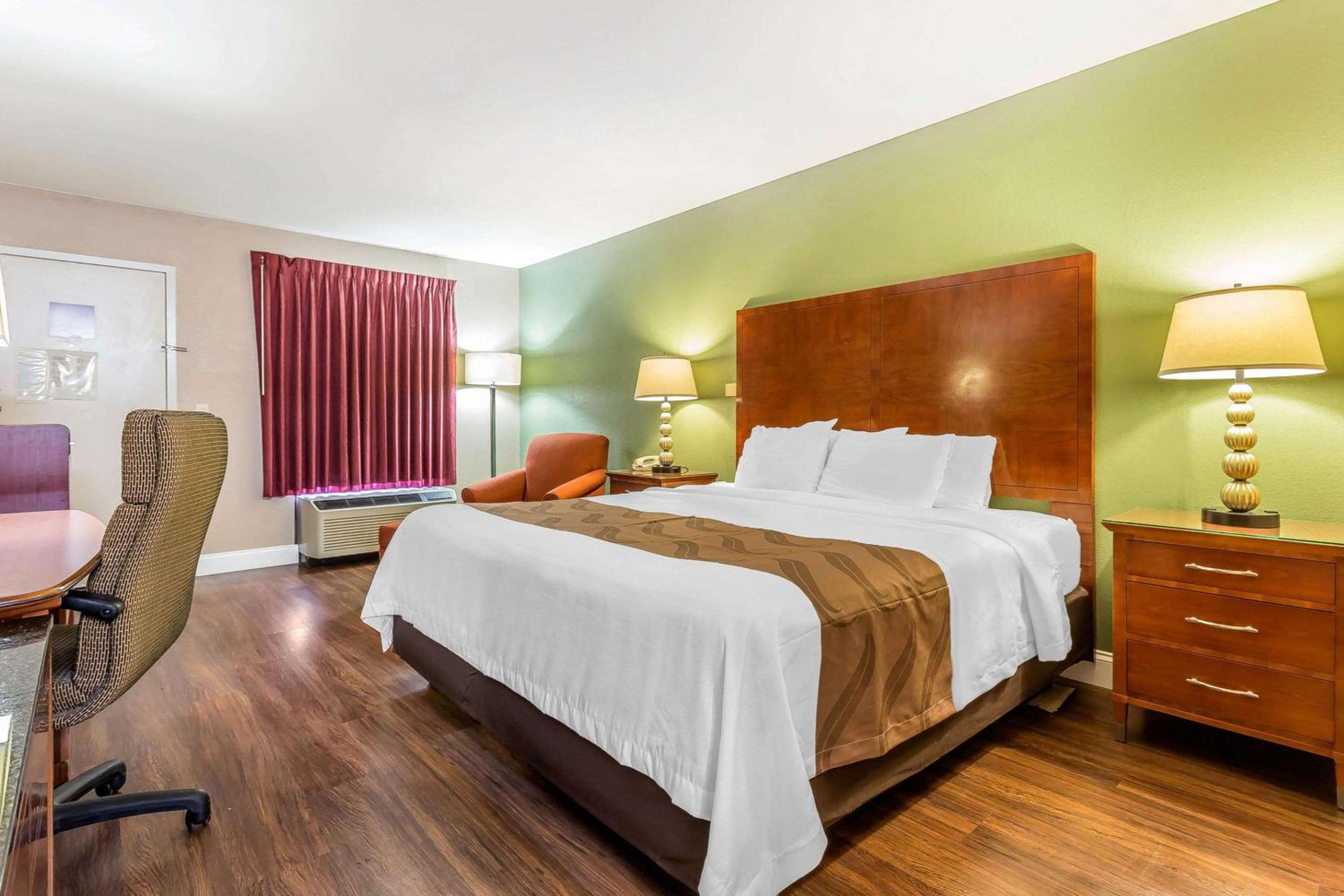 Warner Robins Vacations - Quality Inn Suites near Robins Air Force Base - Property Image 28