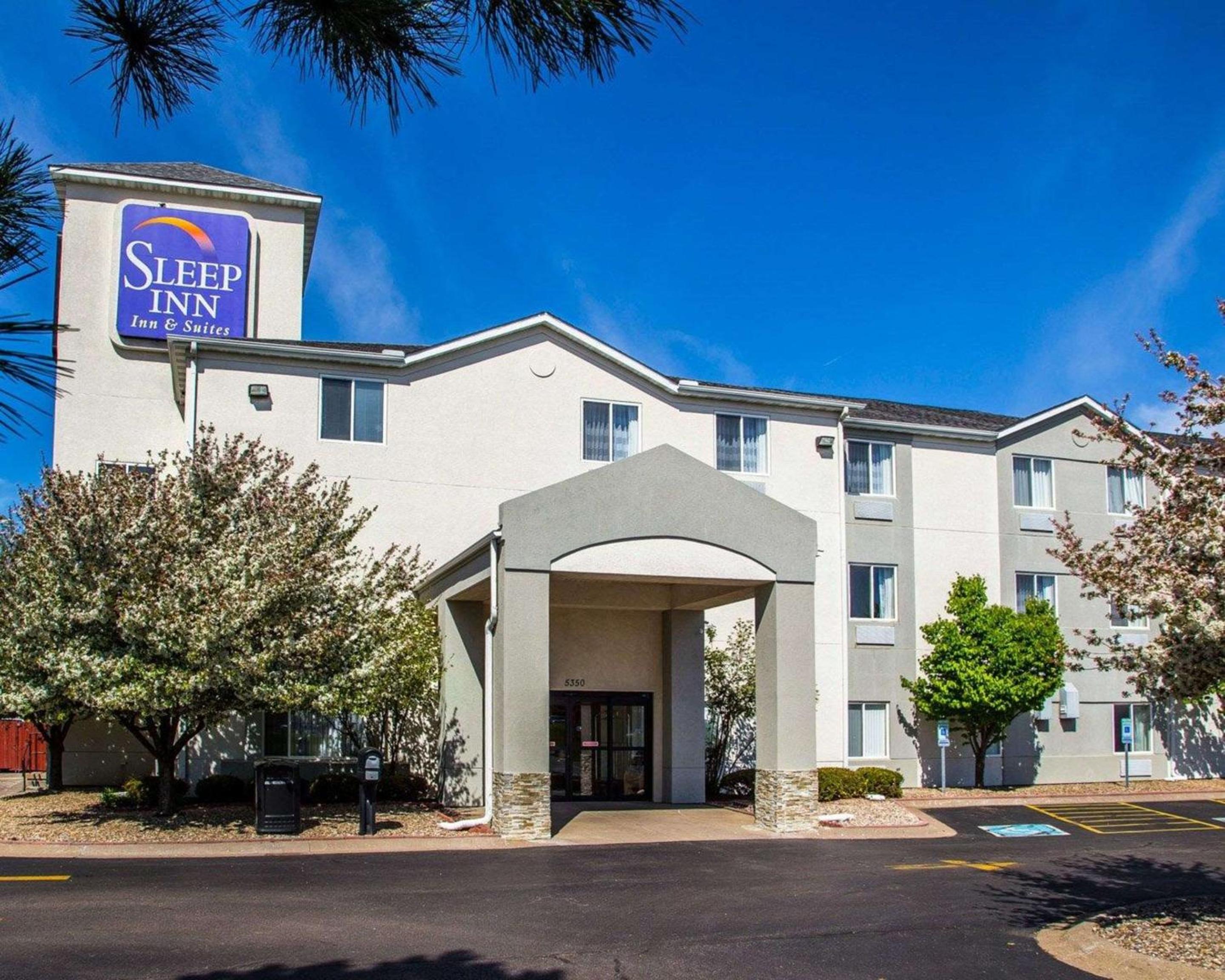 Hotel Sleep Inn & Suites Davenport - Quad Cities - Image 1