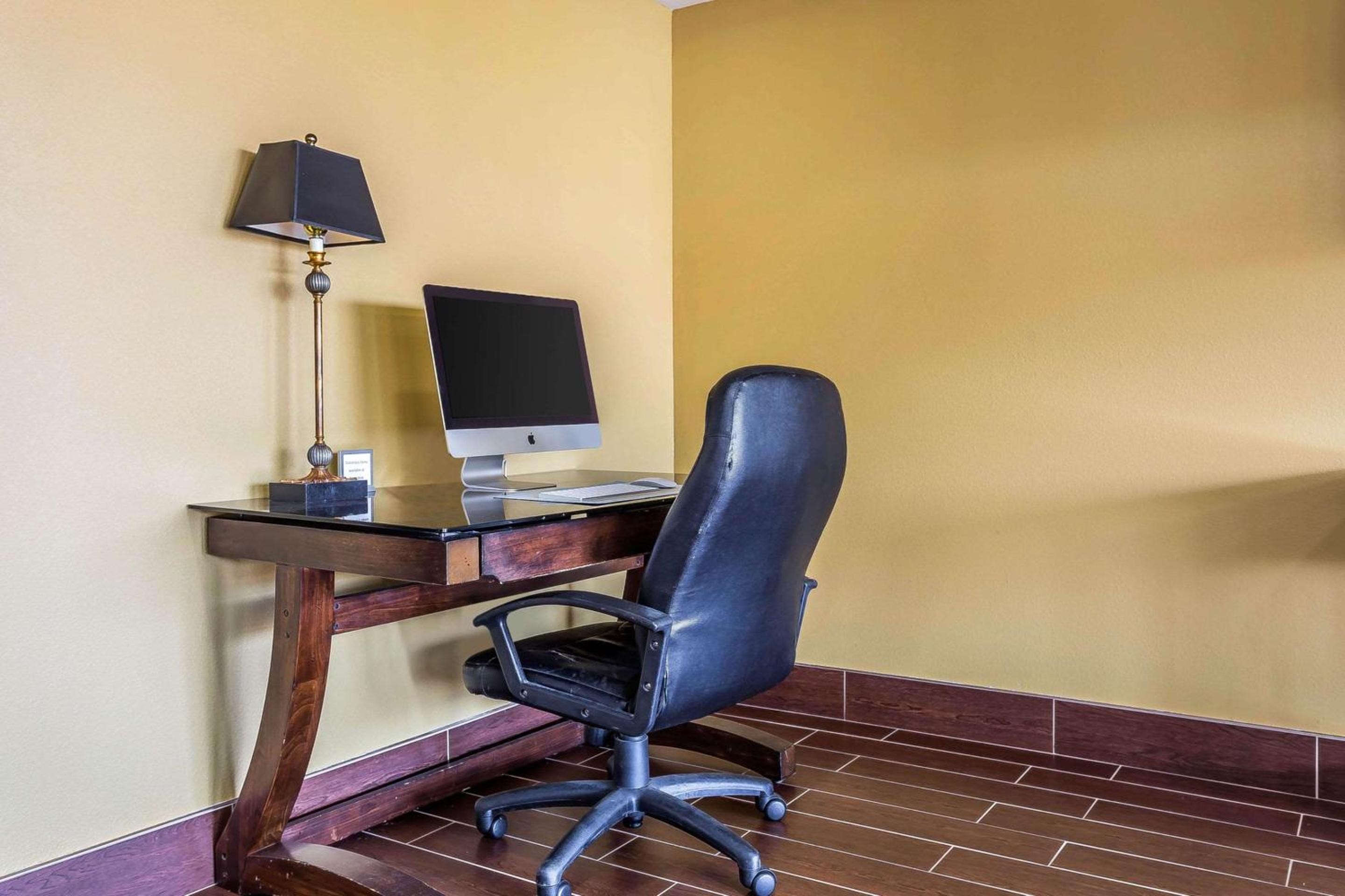 Warner Robins Vacations - Quality Inn Suites near Robins Air Force Base - Property Image 33