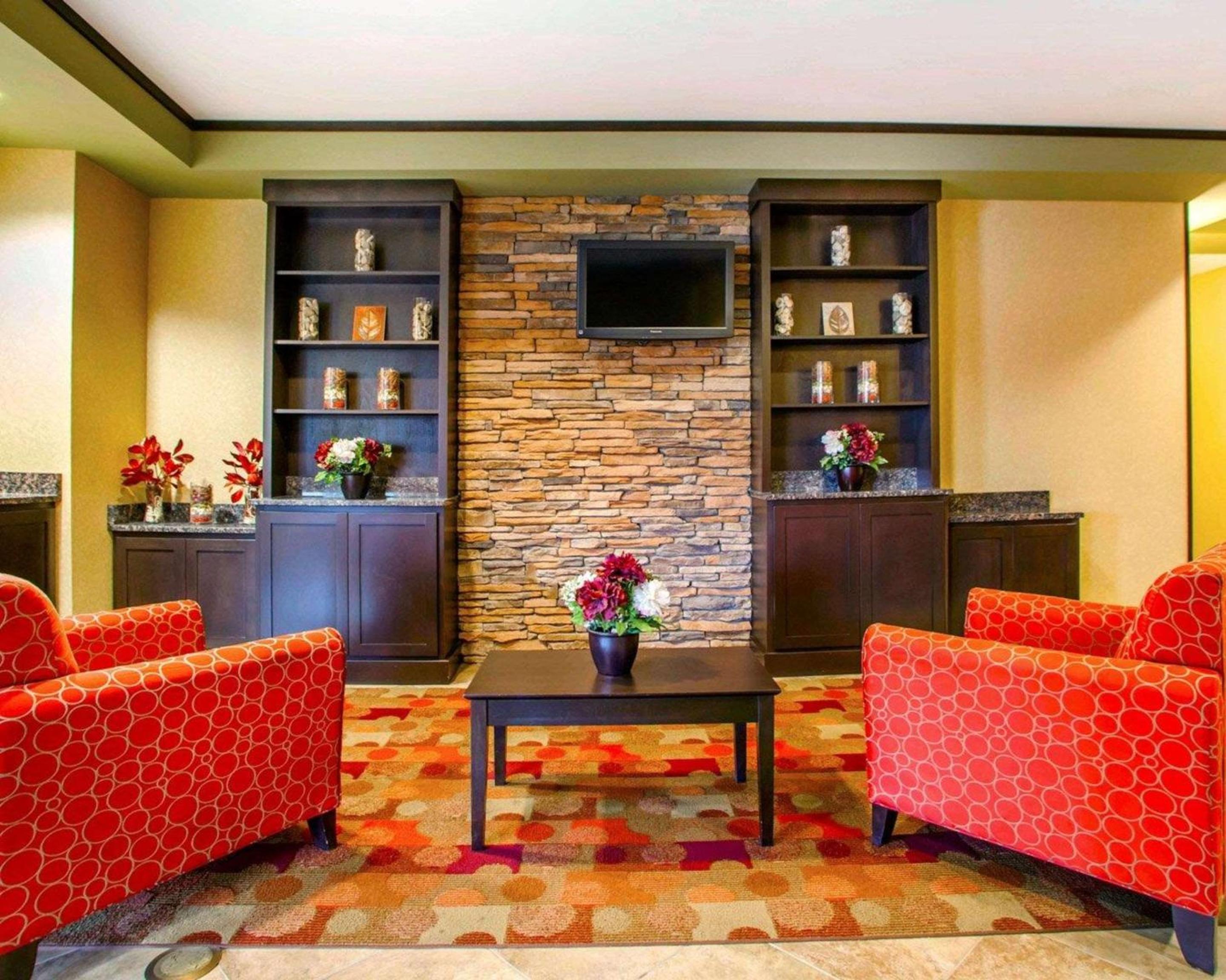 Lobby & Reception
