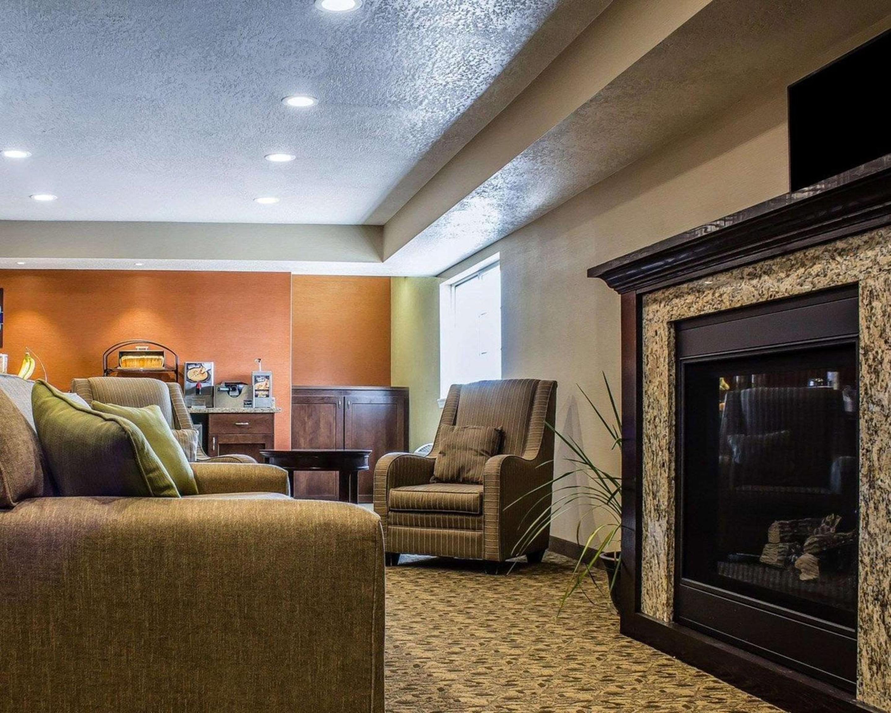 Cedar Rapids Vacations - MainStay Suites Coralville - Iowa City - Property Image 5