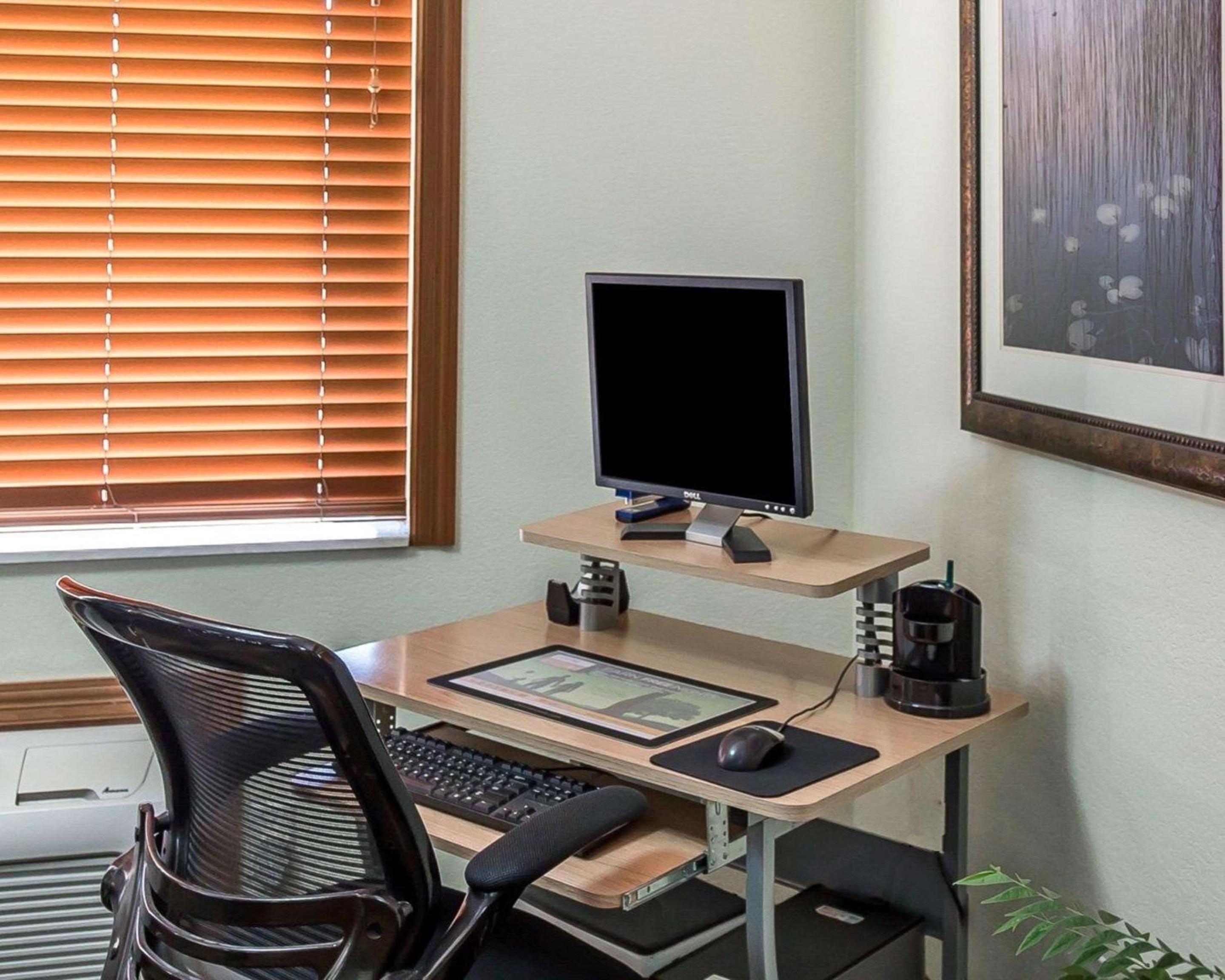 Cedar Rapids Vacations - Quality Inn at Collins Road - Cedar Rapids - Property Image 4