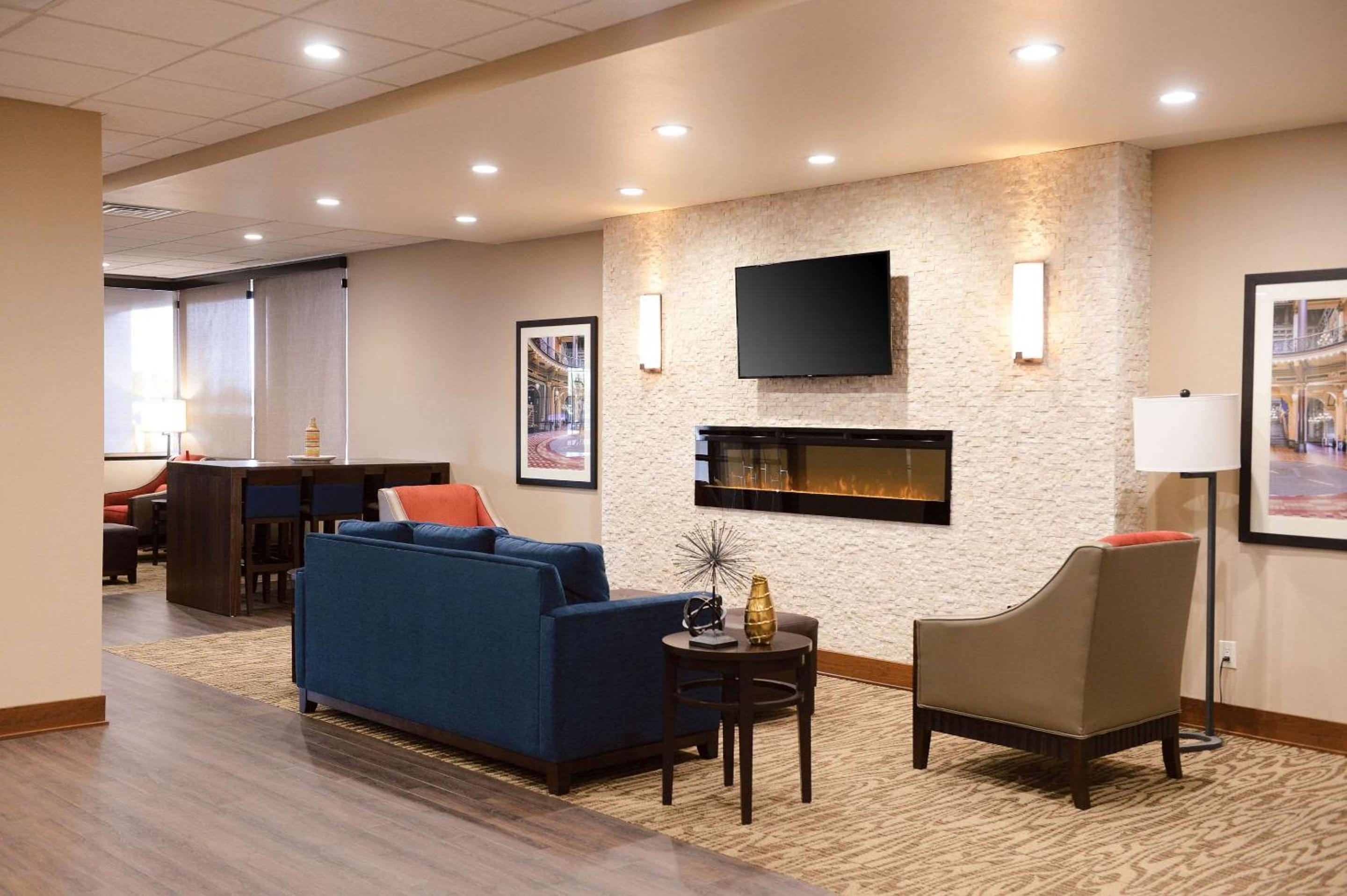 Des Moines Vacations - Comfort Inn  Suites Event Center - Property Image 3