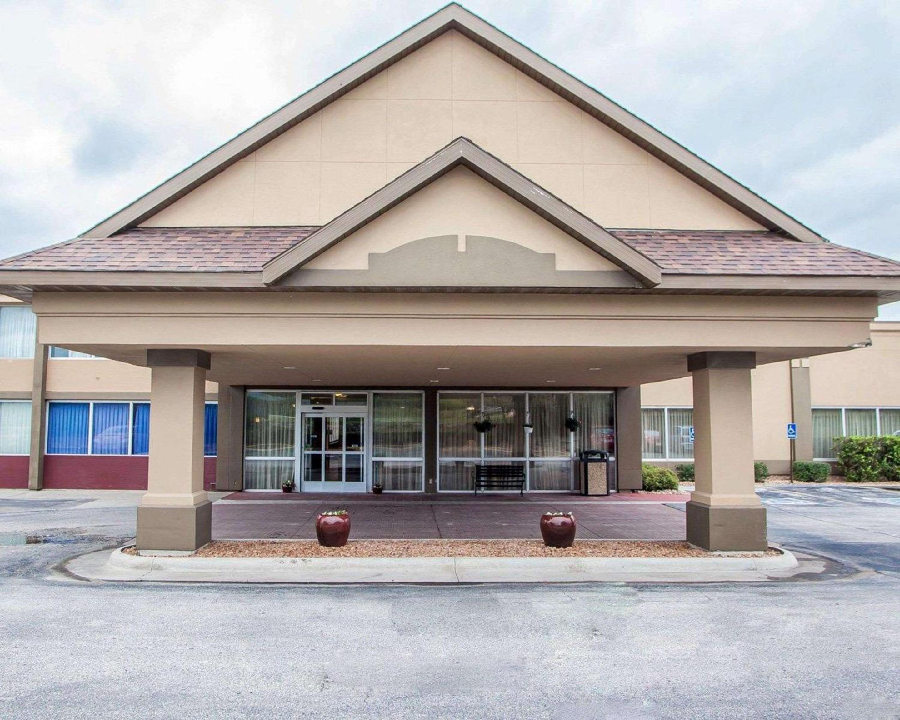 Quality Inn Fort Dodge view 3