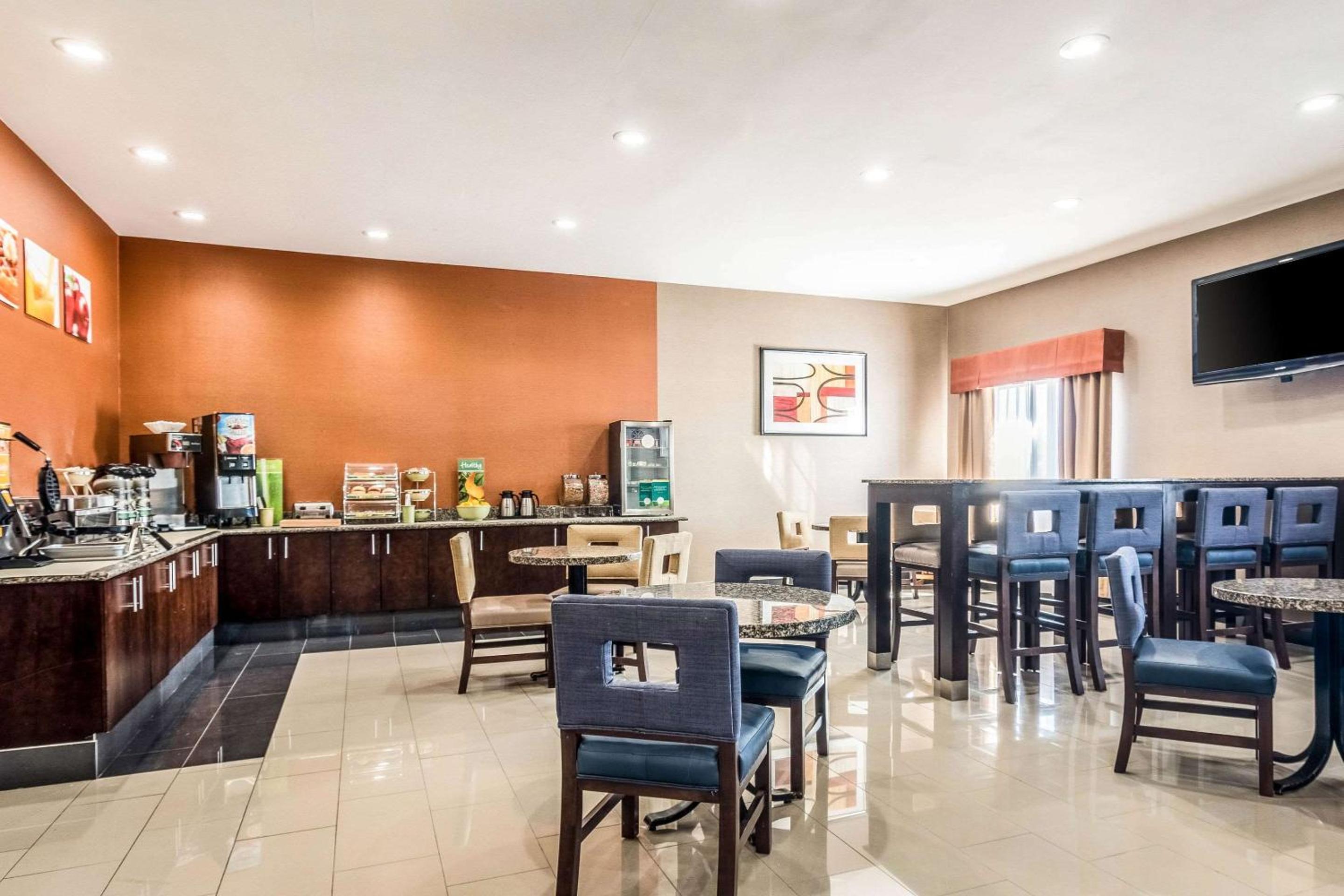 Salem Vacations - Quality Inn Suites Salem near I-57 - Property Image 27