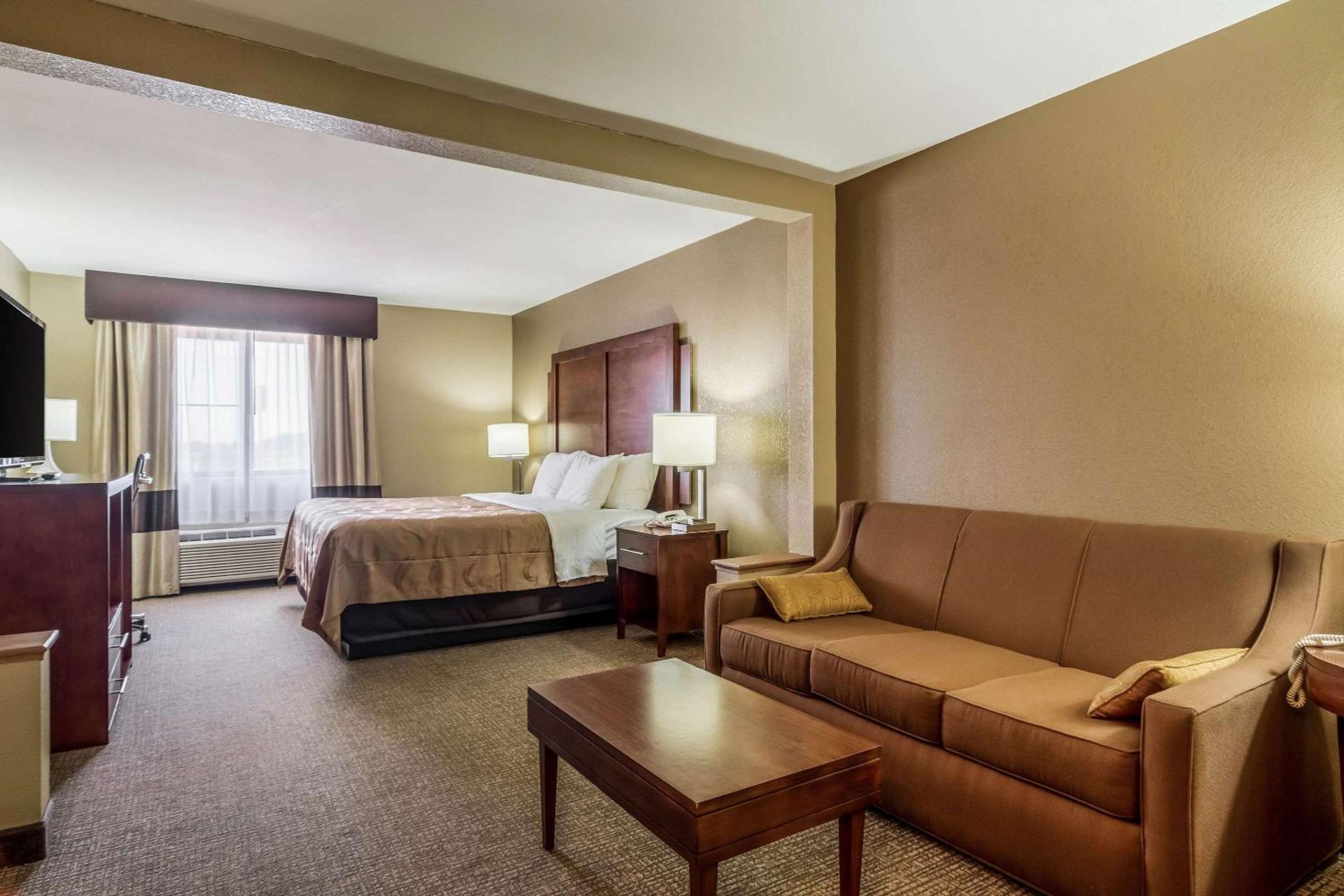 Salem Vacations - Quality Inn Suites Salem near I-57 - Property Image 18