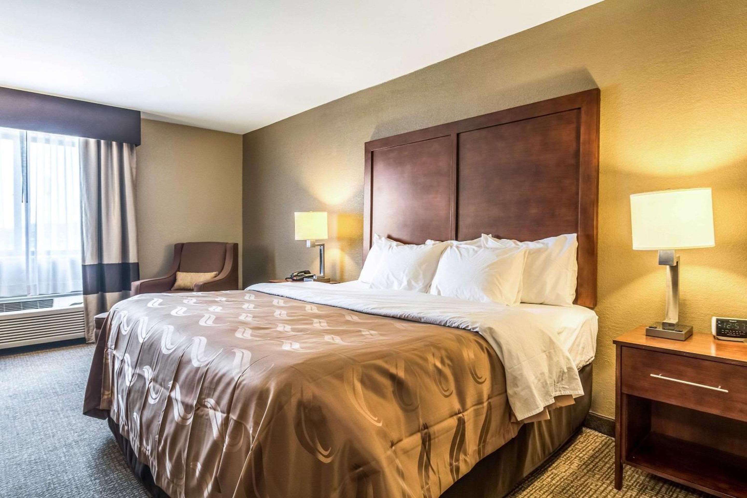 Salem Vacations - Quality Inn Suites Salem near I-57 - Property Image 12