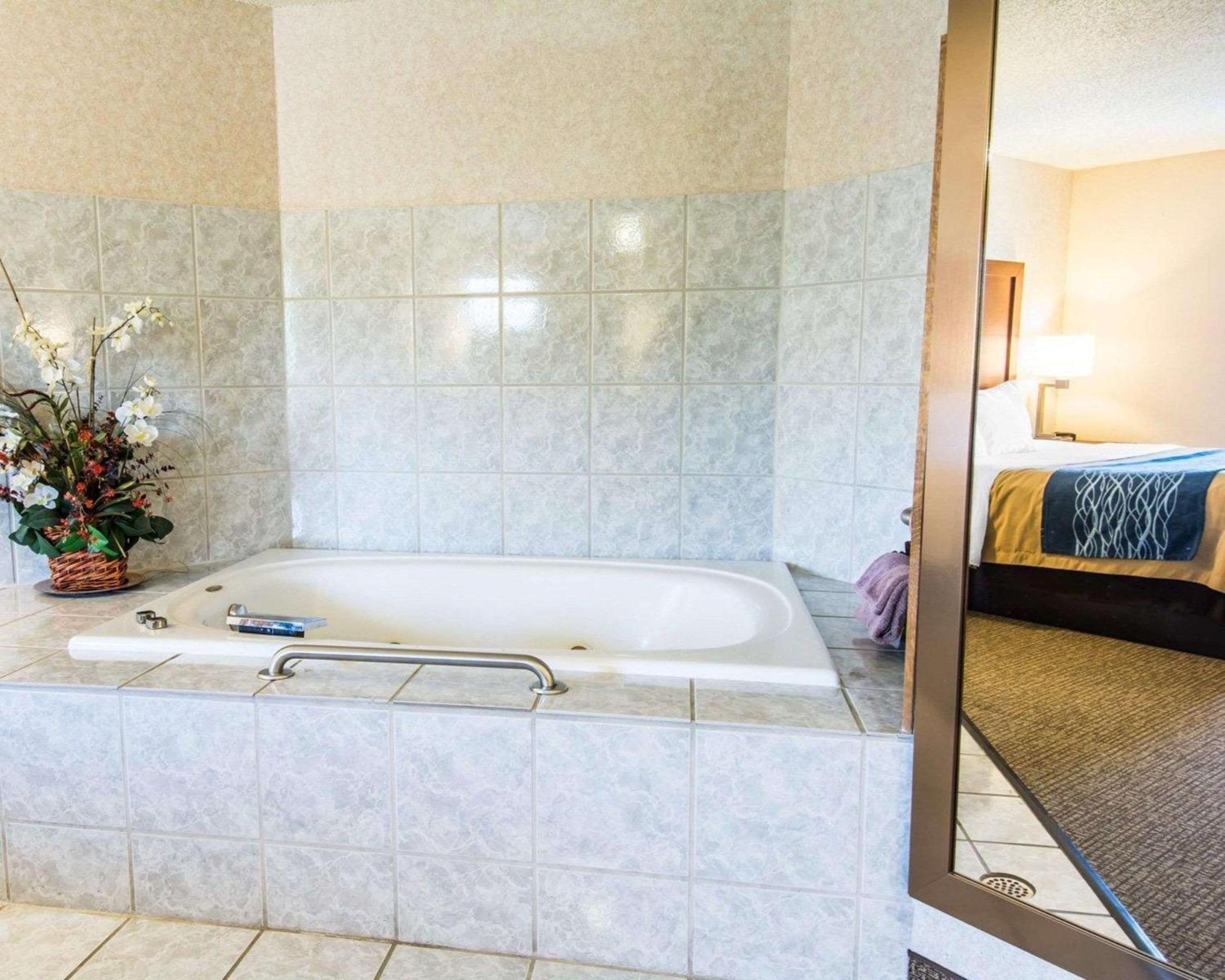 Lewiston Vacations - Quality Inn - Property Image 3