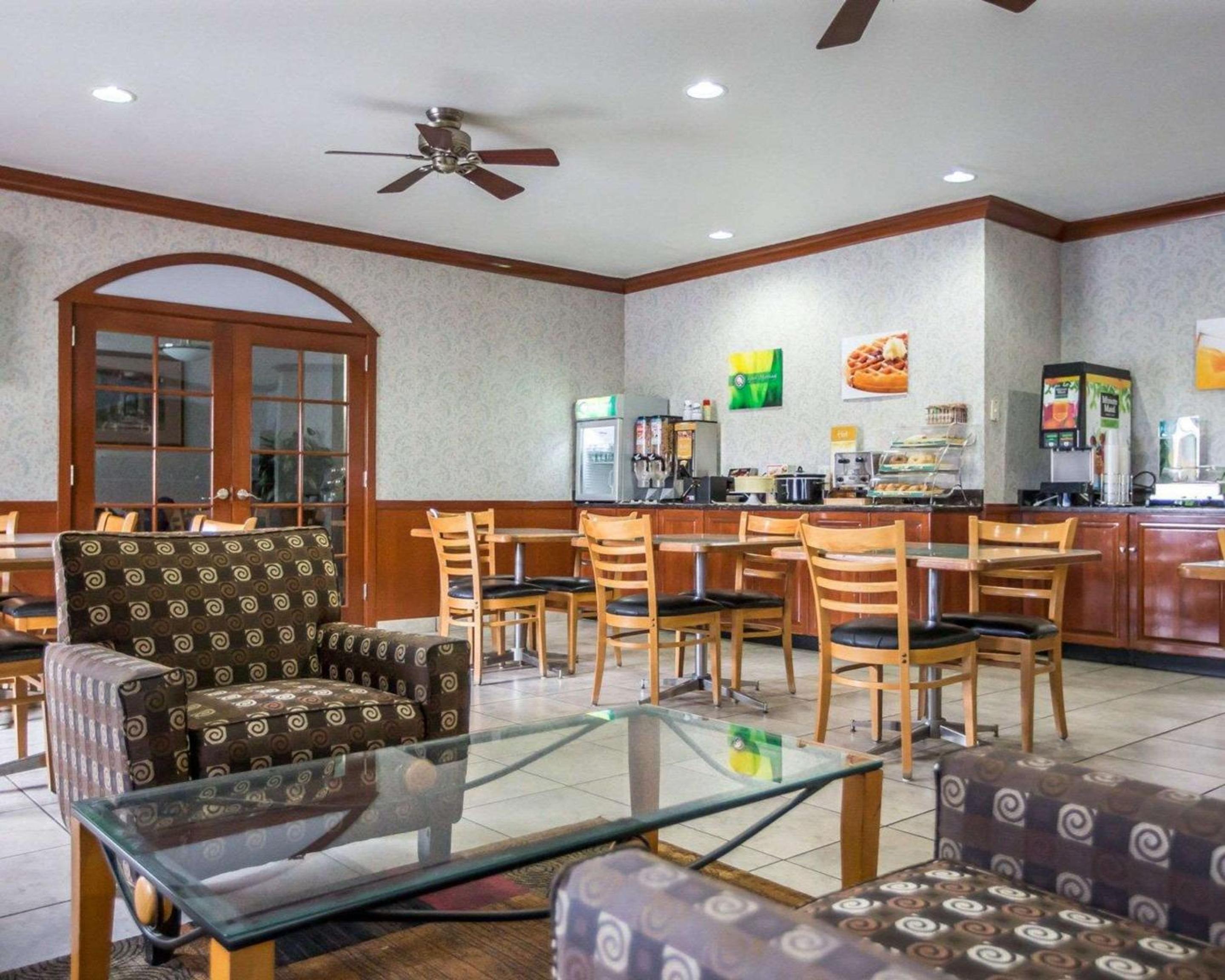 Quality Inn Peru near Starved Rock State Park view 3