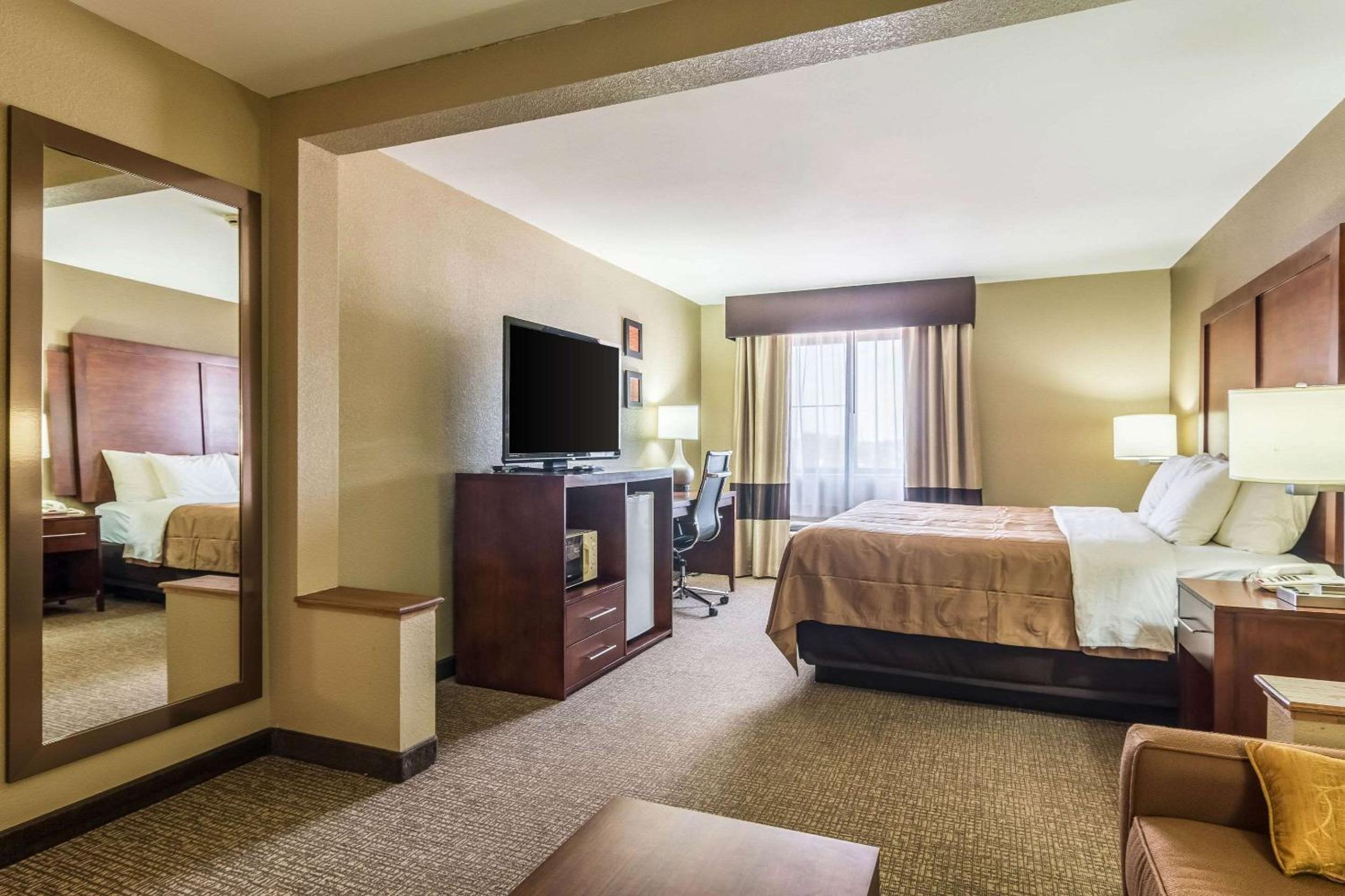 Salem Vacations - Quality Inn Suites Salem near I-57 - Property Image 19