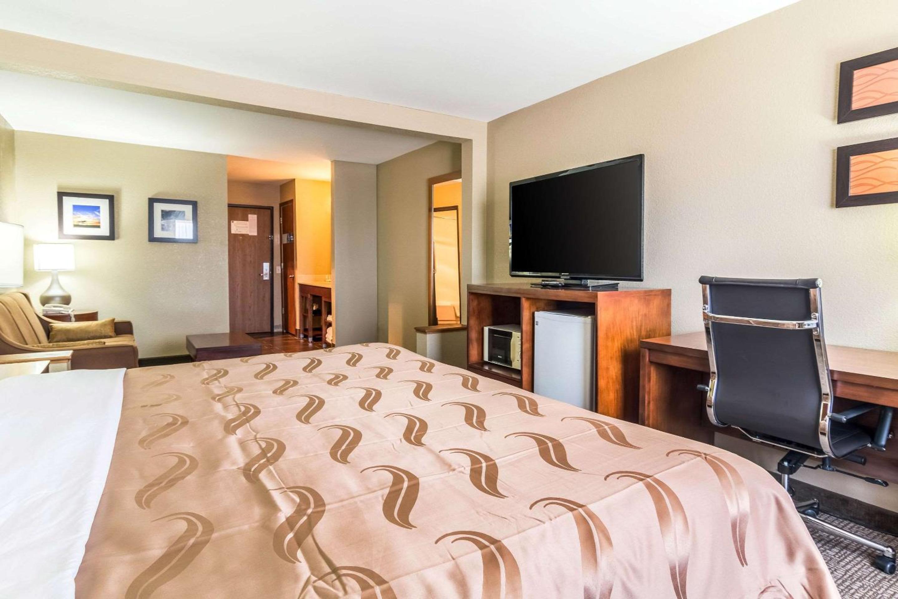 Salem Vacations - Quality Inn Suites Salem near I-57 - Property Image 21