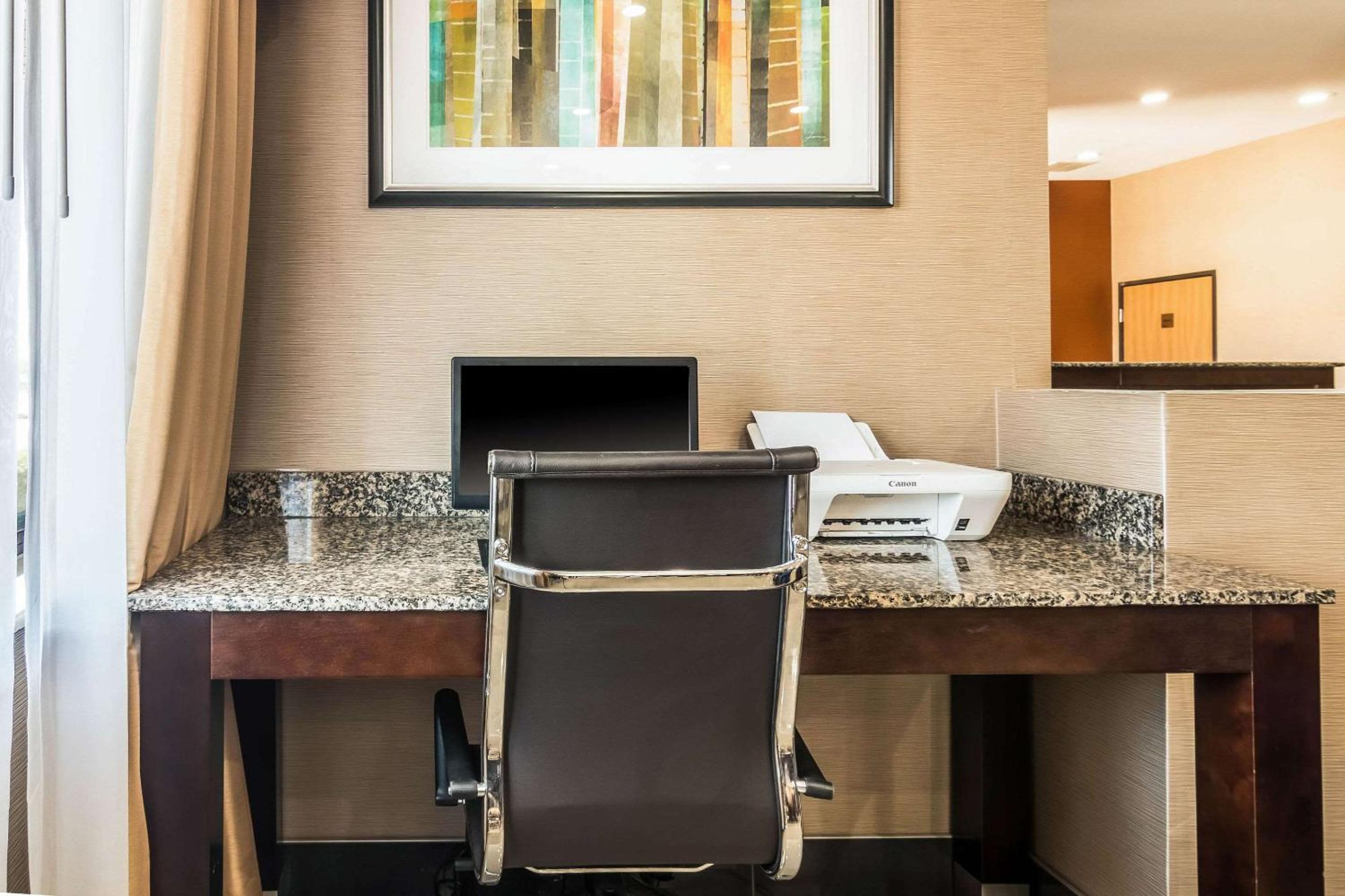 Mount Vernon Vacations - Quality Inn  Suites Salem near I-57 - Property Image 5
