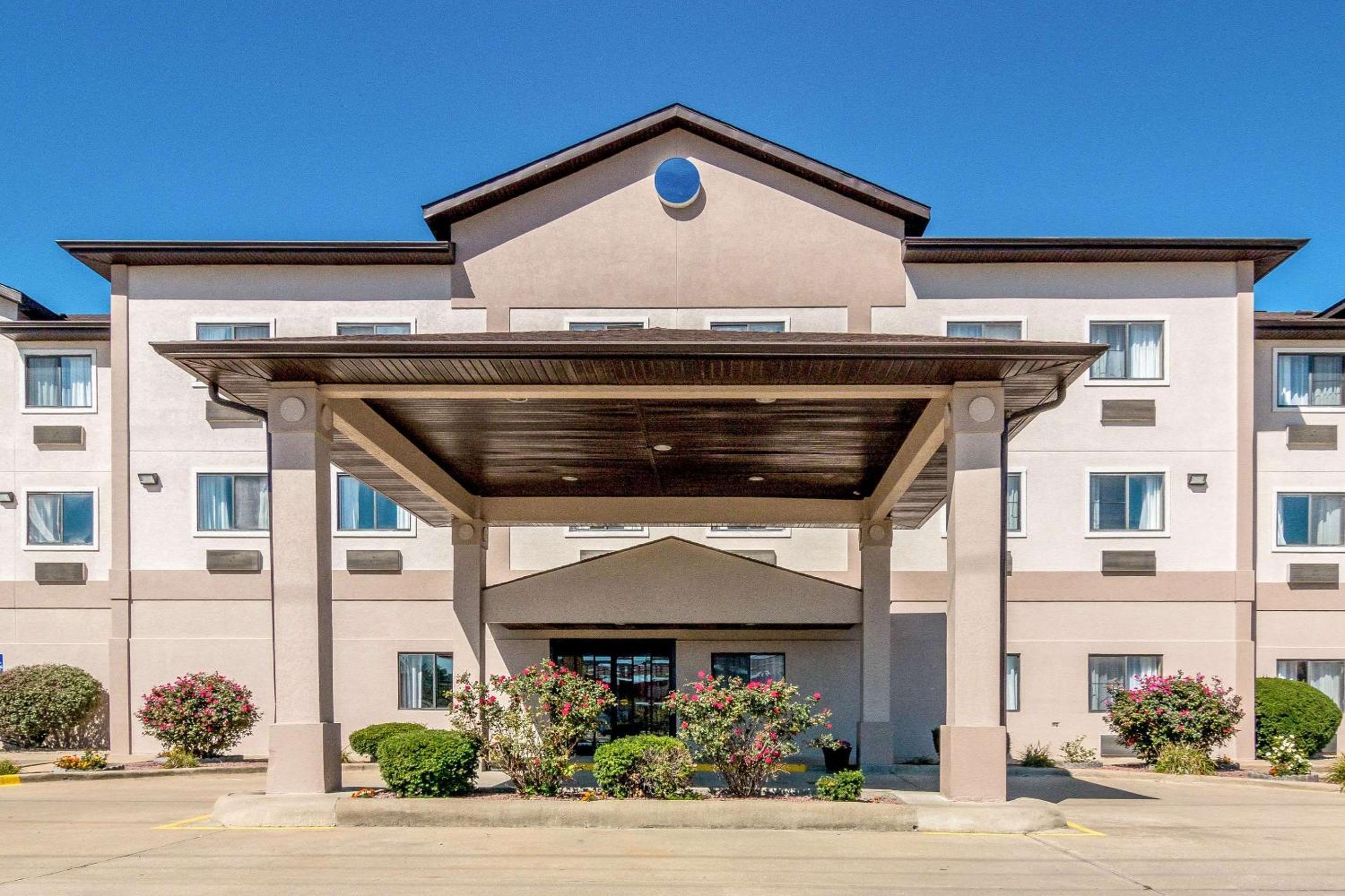 Salem Vacations - Quality Inn Suites Salem near I-57 - Property Image 39