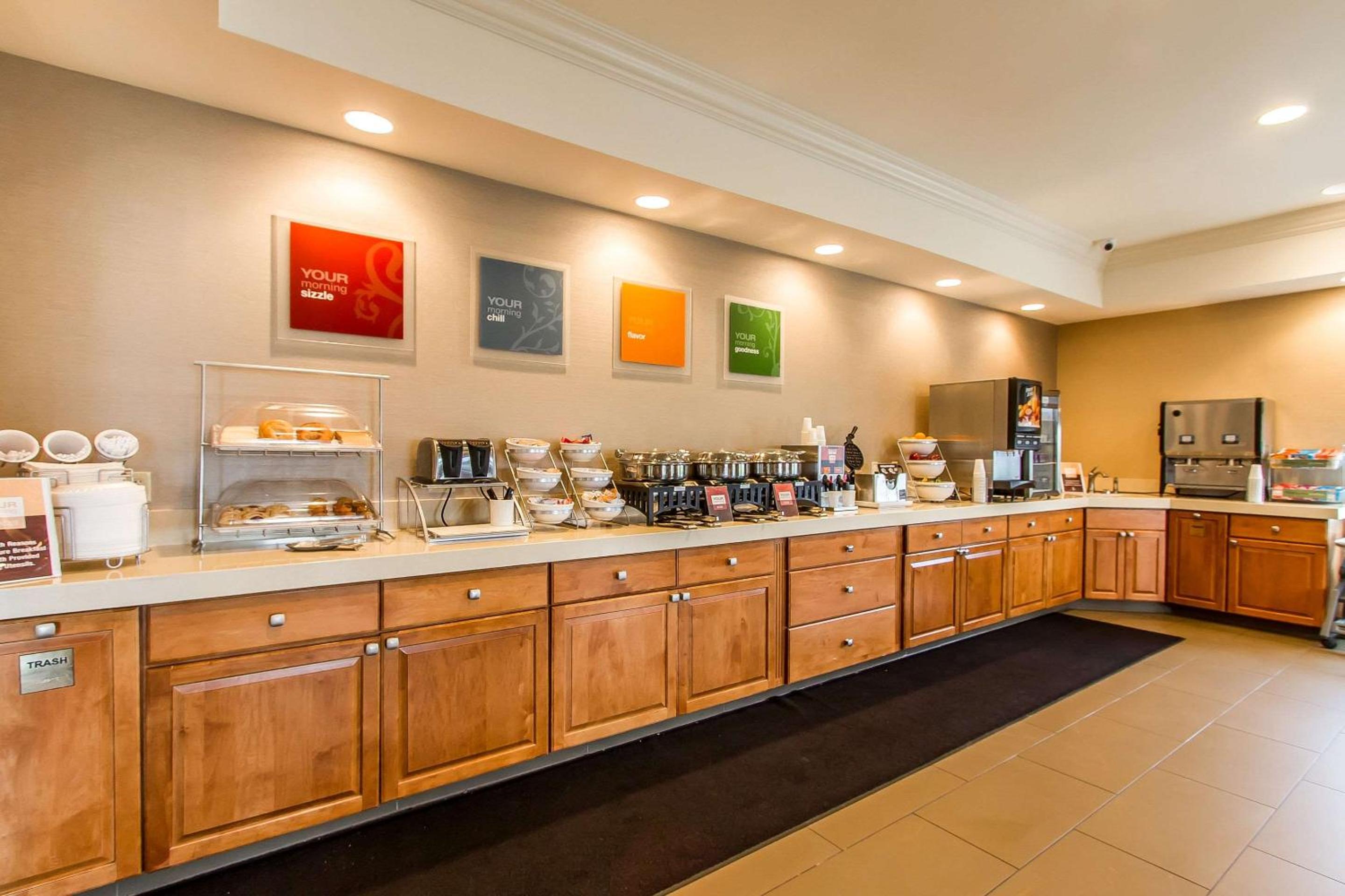 Mattoon Vacations - Comfort Suites - Property Image 5