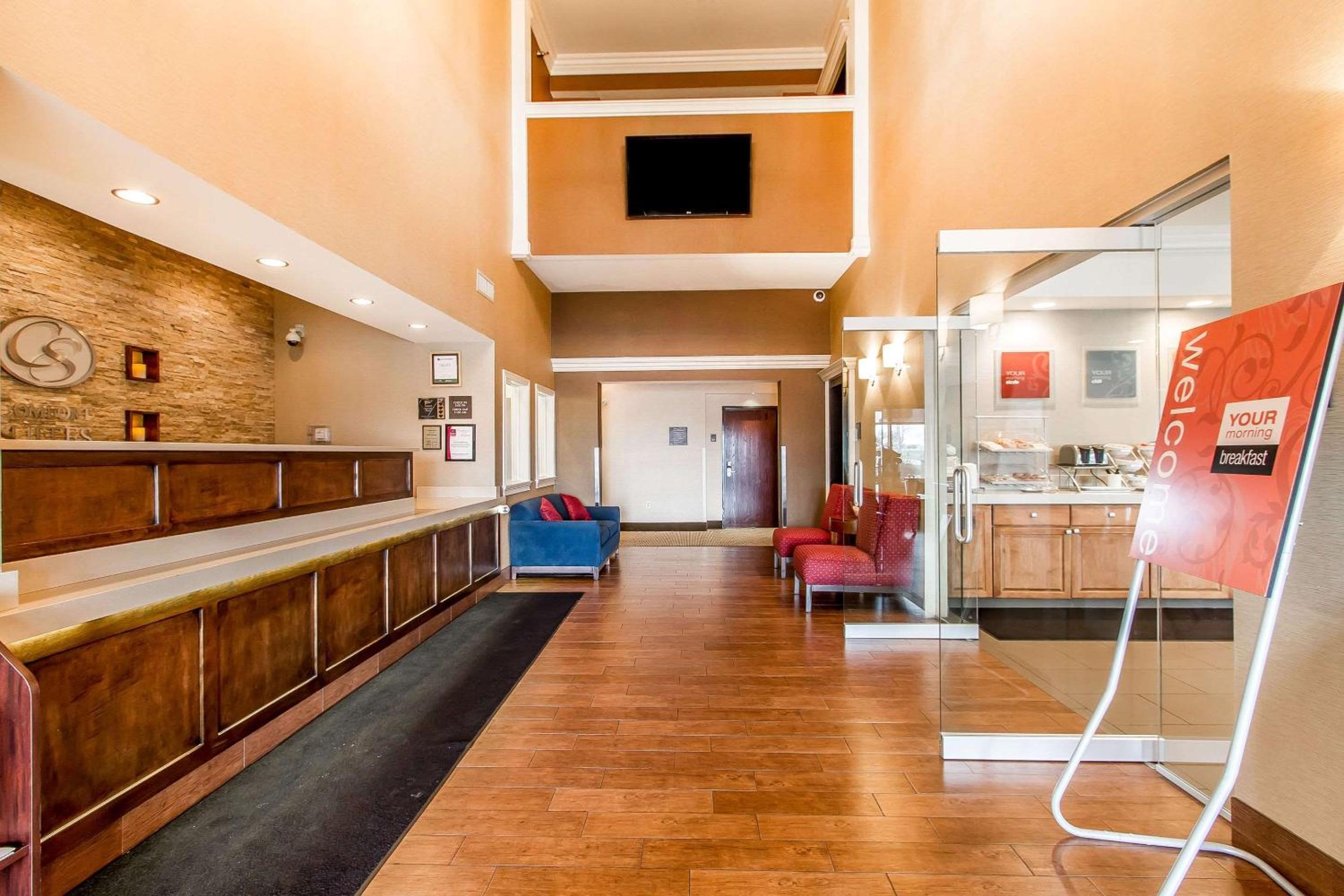 Mattoon Vacations - Comfort Suites - Property Image 3