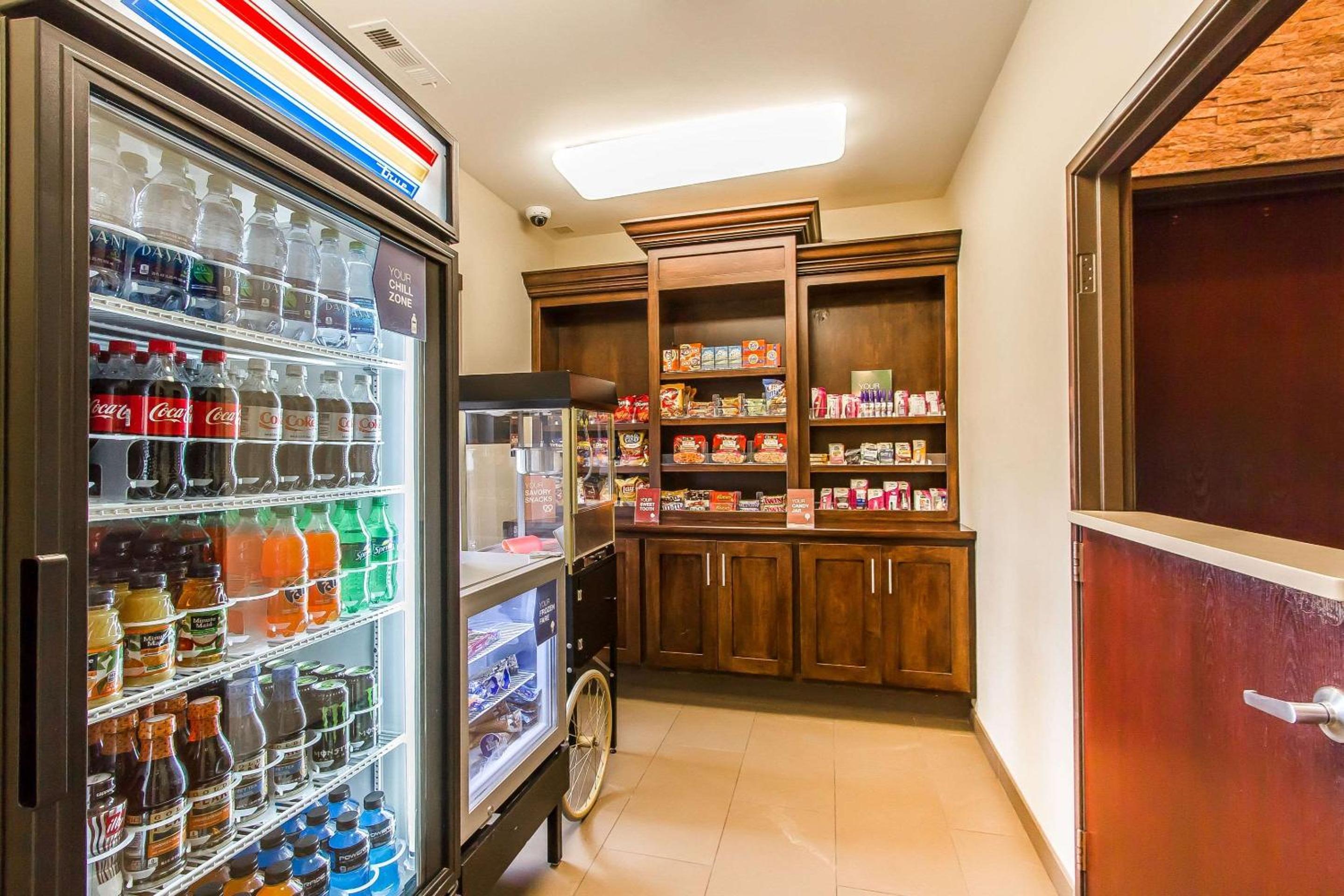 Mattoon Vacations - Comfort Suites - Property Image 3