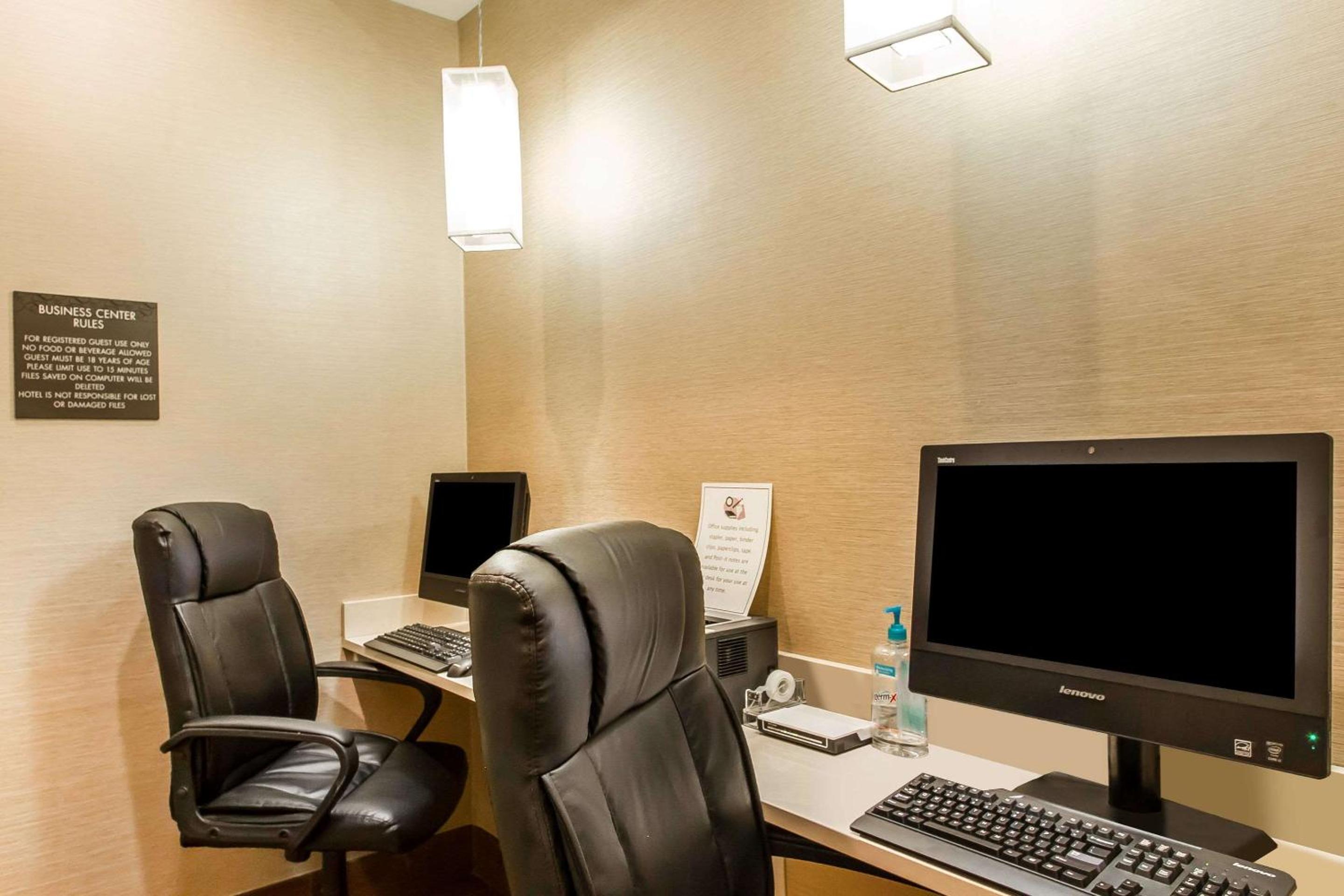 Mattoon Vacations - Comfort Suites - Property Image 8