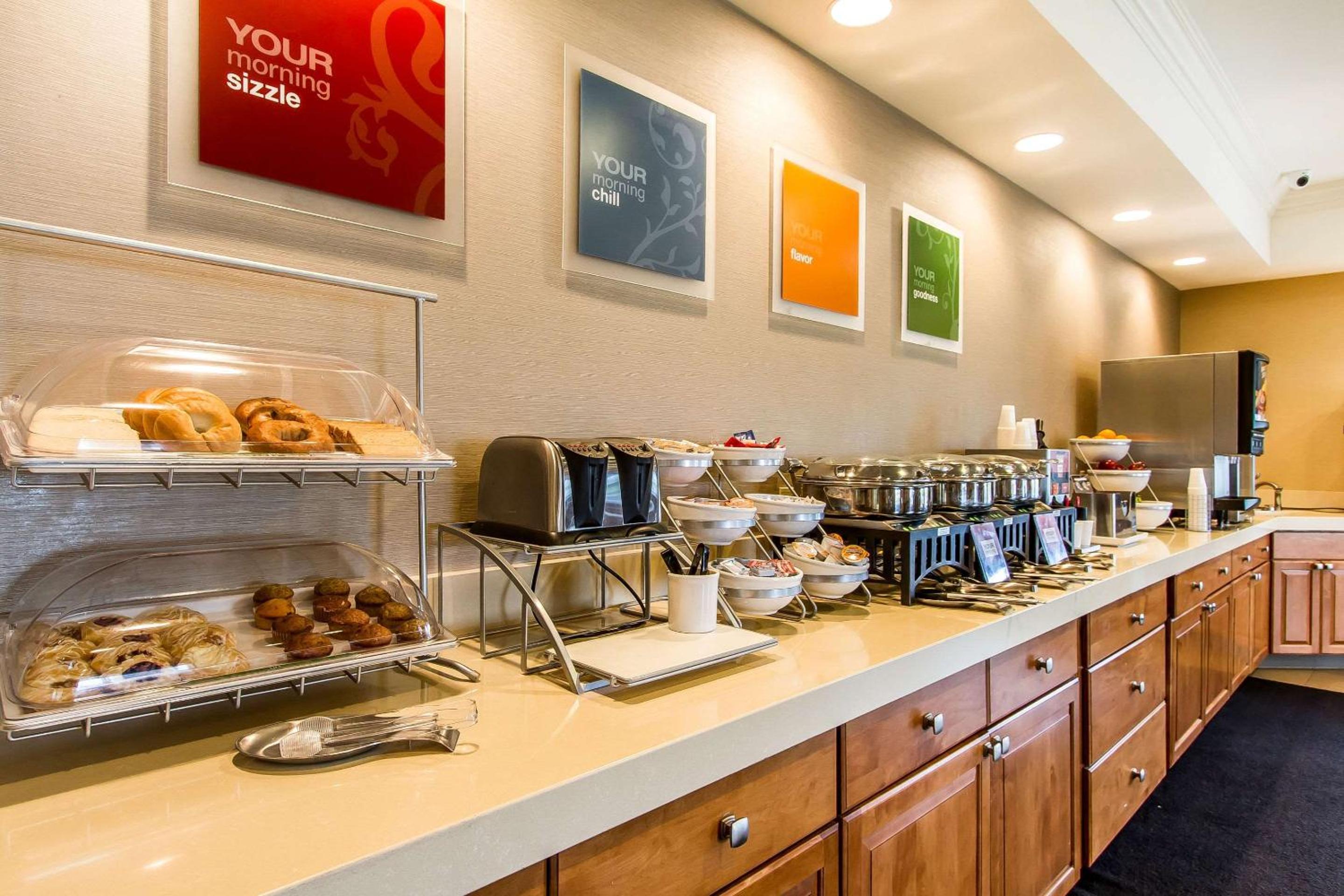 Mattoon Vacations - Comfort Suites - Property Image 4