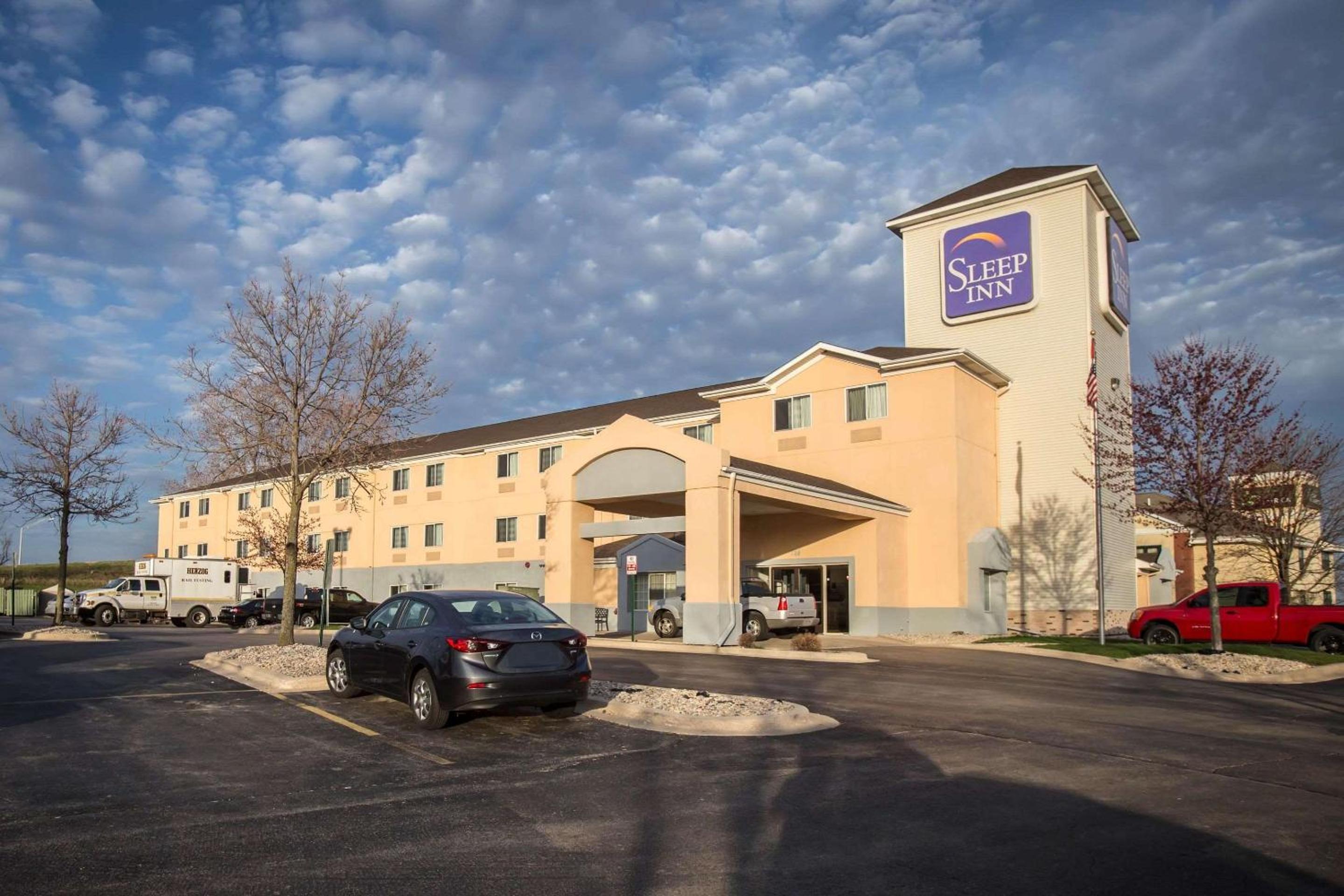 Rockford Vacations - Sleep Inn Rockford I-90 - Property Image 1